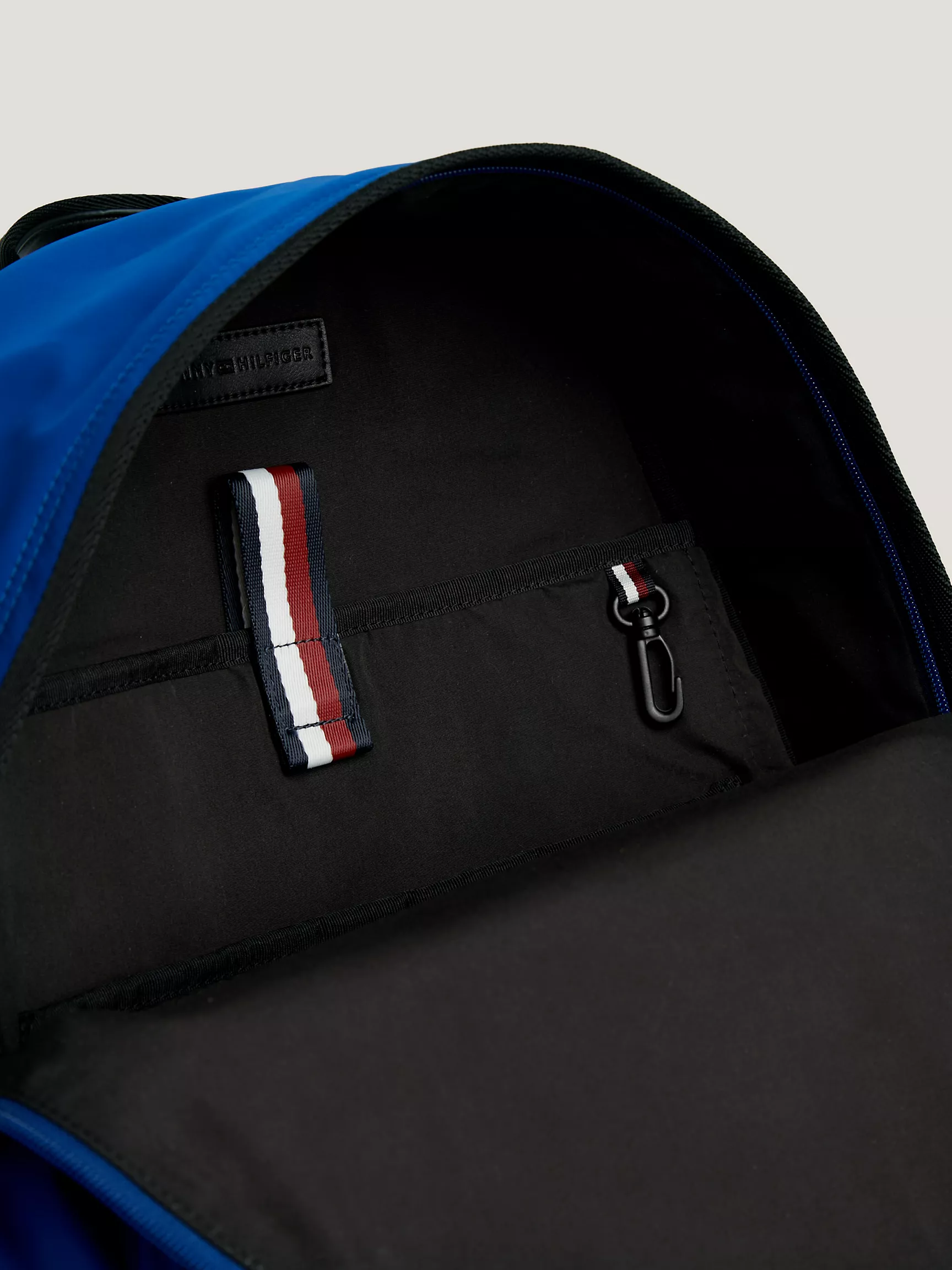 Сумка унисекс Tommy Hilfiger, Рюкзак купольной формы с вышитым логотипом Monotype