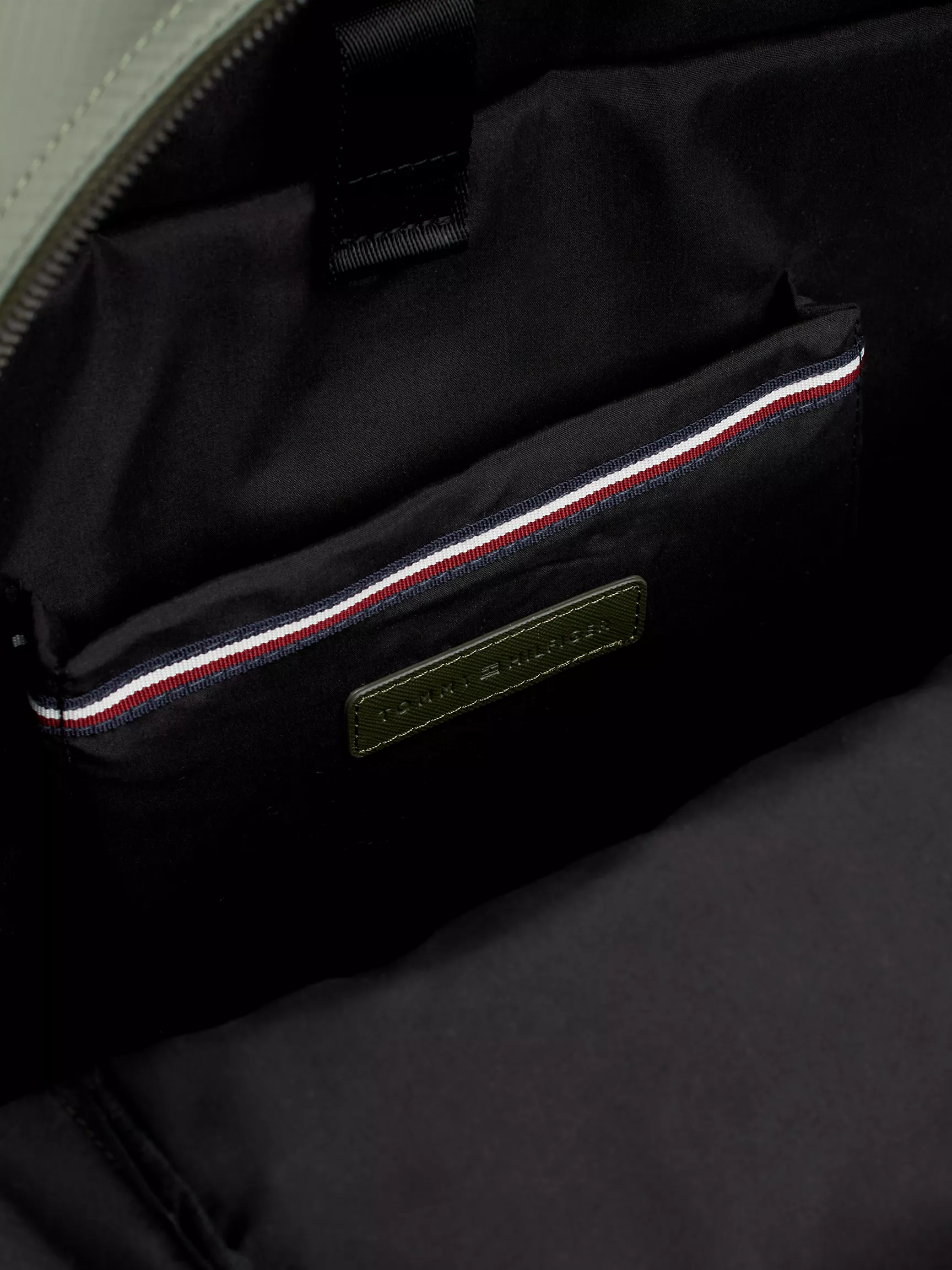 Сумка унисекс Tommy Hilfiger, Рюкзак купольной формы с монограммной нашивкой