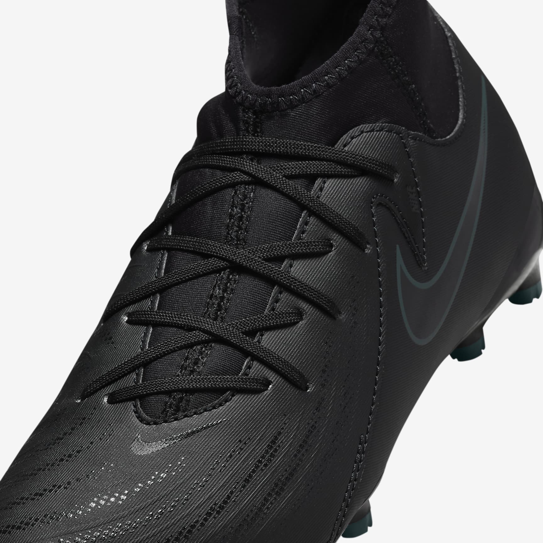 Nike Jr. Phantom Luna 2 Academy Little/Big Kids' MG Soccer Cleats