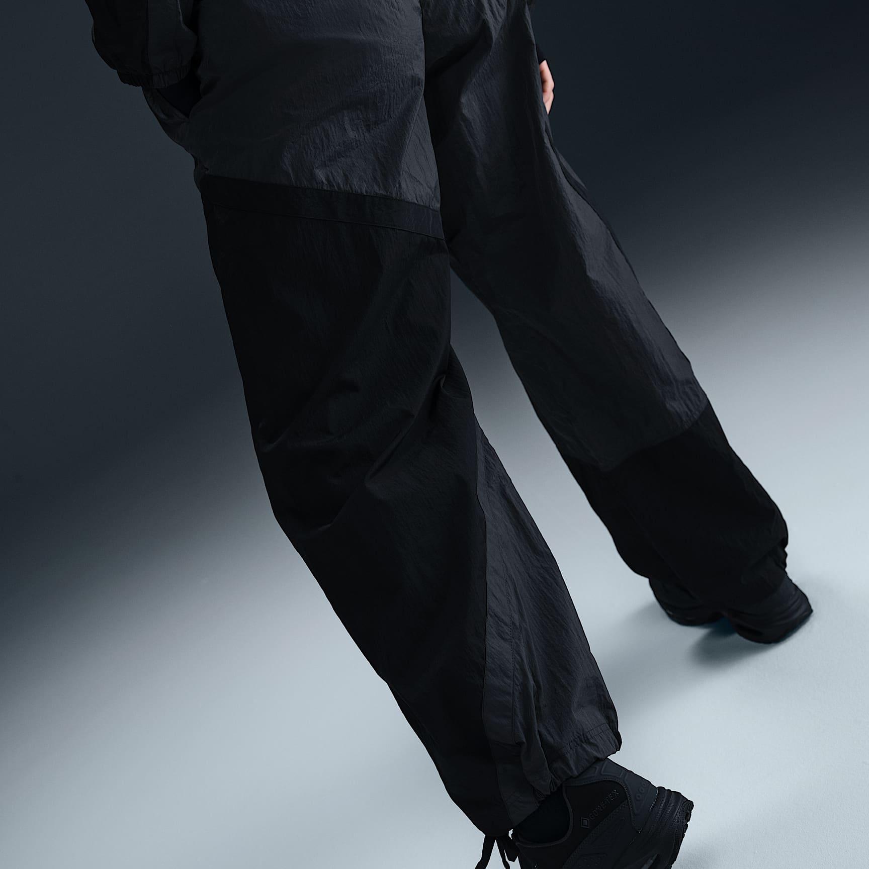 Nike Sportswear Women's Mid-Rise Loose Woven Open-Hem Pants