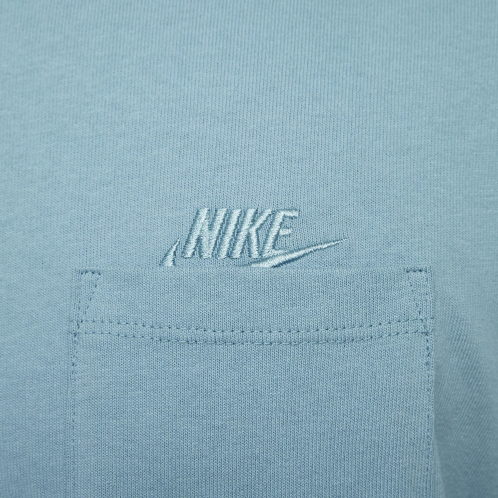 Nike Sportswear Premium Essentials Men's Pocket T-Shirt
