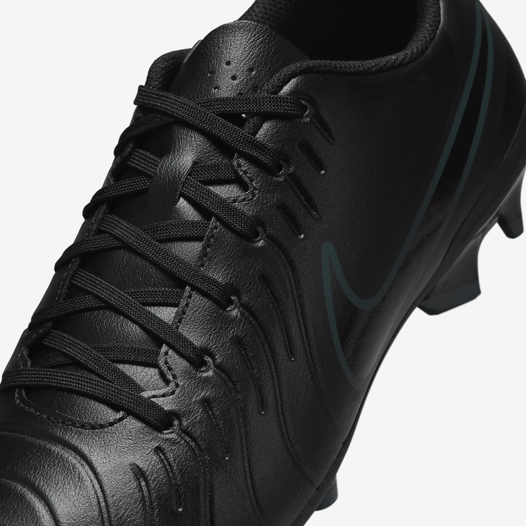 Nike Tiempo Legend 10 Club Multi-Ground Low-Top Soccer Cleats