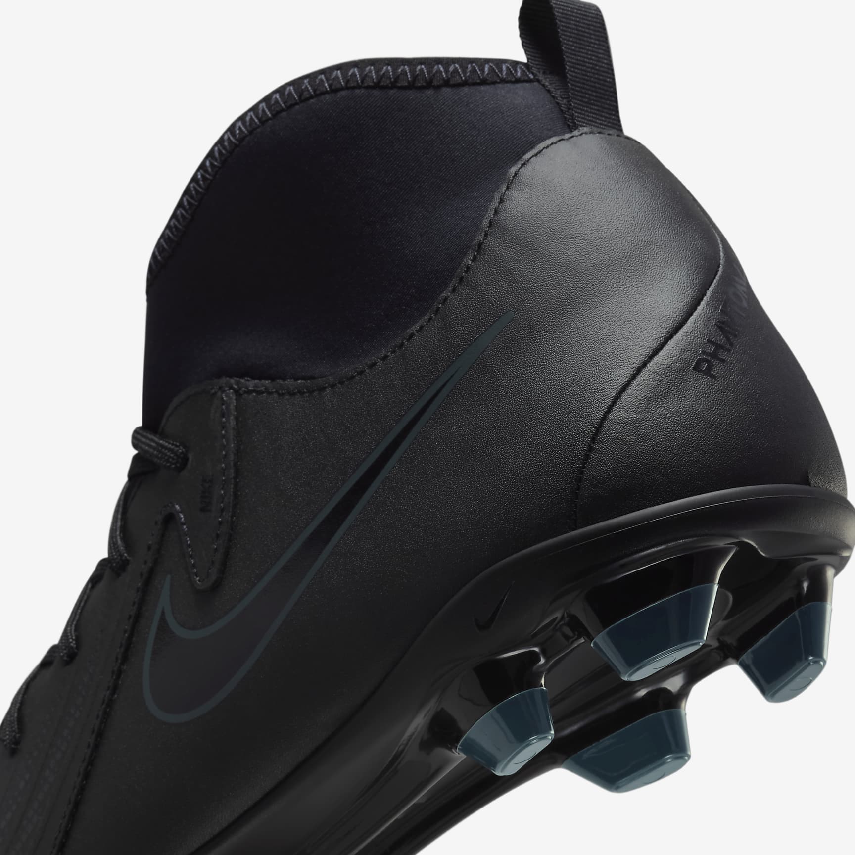 Nike Phantom Luna 2 Club MG High-Top Soccer Cleats