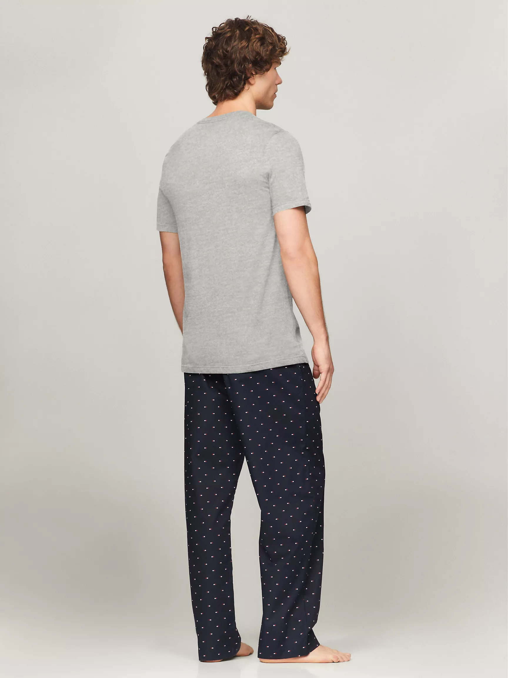 Мужское нижнее белье Tommy Hilfiger, Набор из 3 классических хлопковых футболок с V-образным вырезом