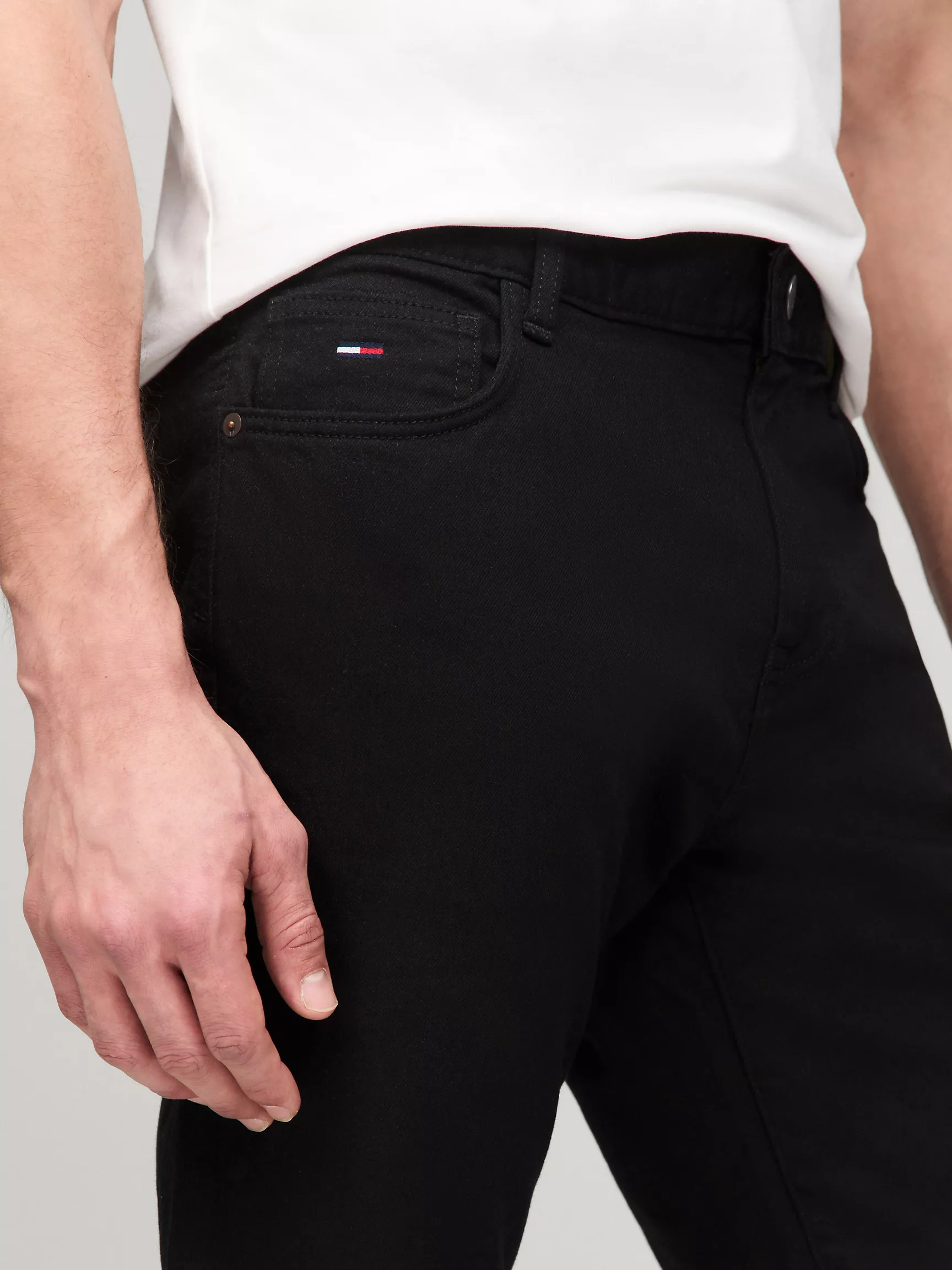 Мужские джинсы Tommy Hilfiger, Приталенные базовые черные джинсы