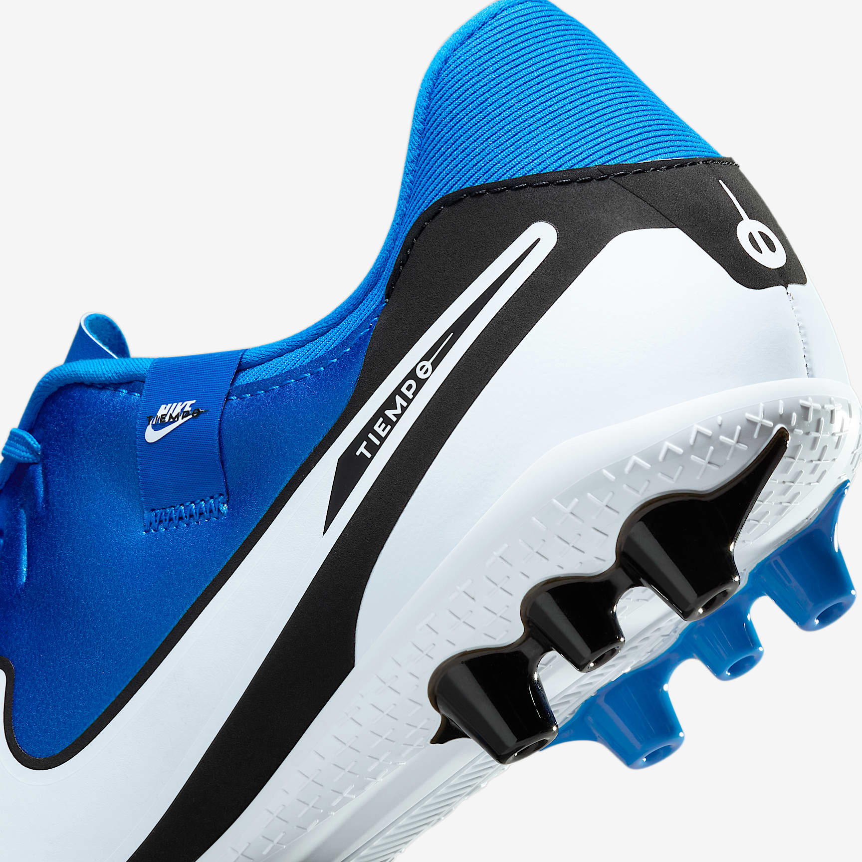 Nike Tiempo Legend 10 Academy Artificial-Grass Low-Top Soccer Cleats