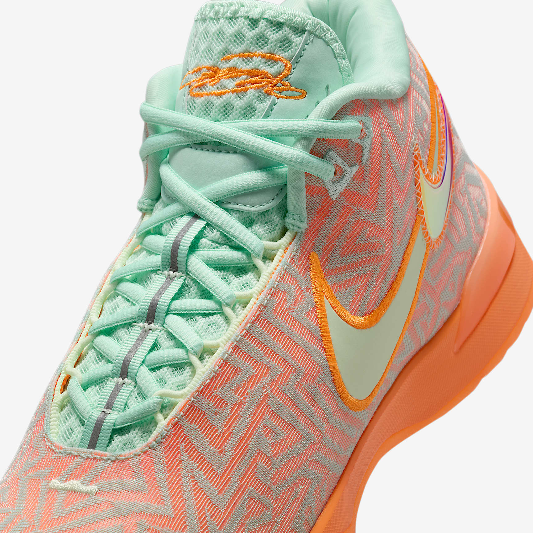 LeBron NXXT Genisus Basketball Shoes