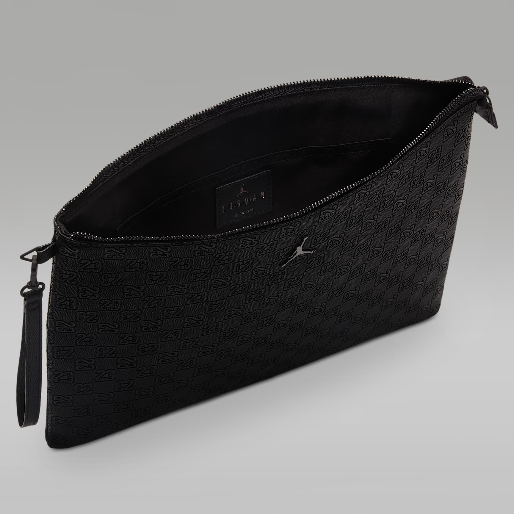 Jordan Monogram Pouch (0.69L)