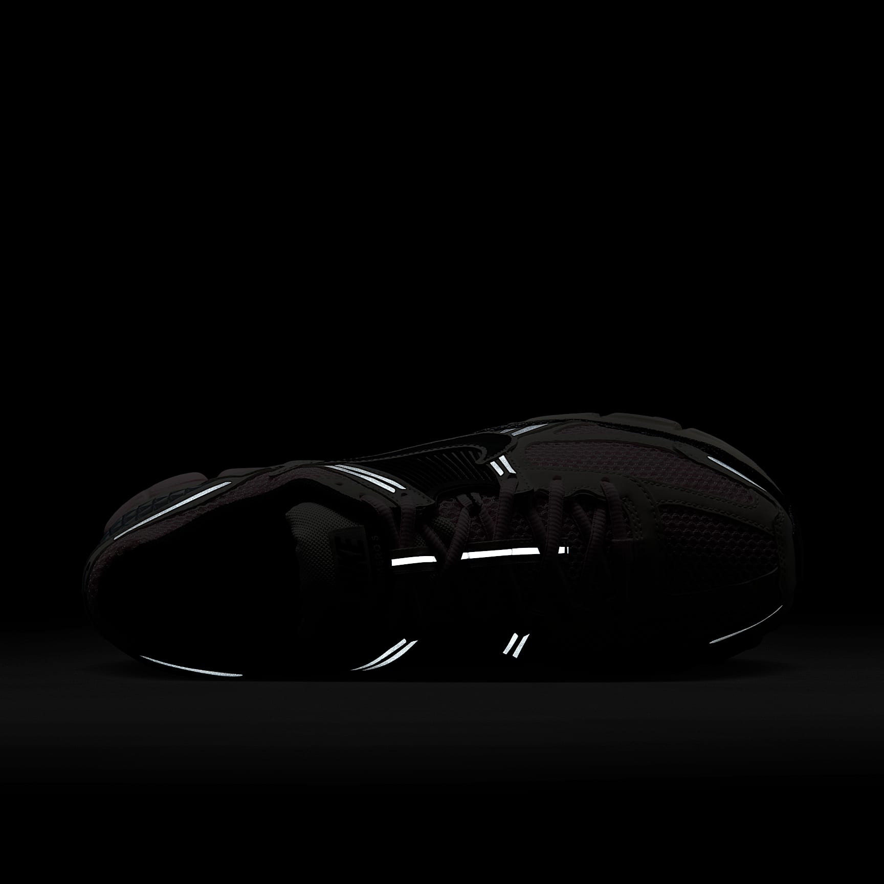 Nike Zoom Vomero 5 Men's Shoes