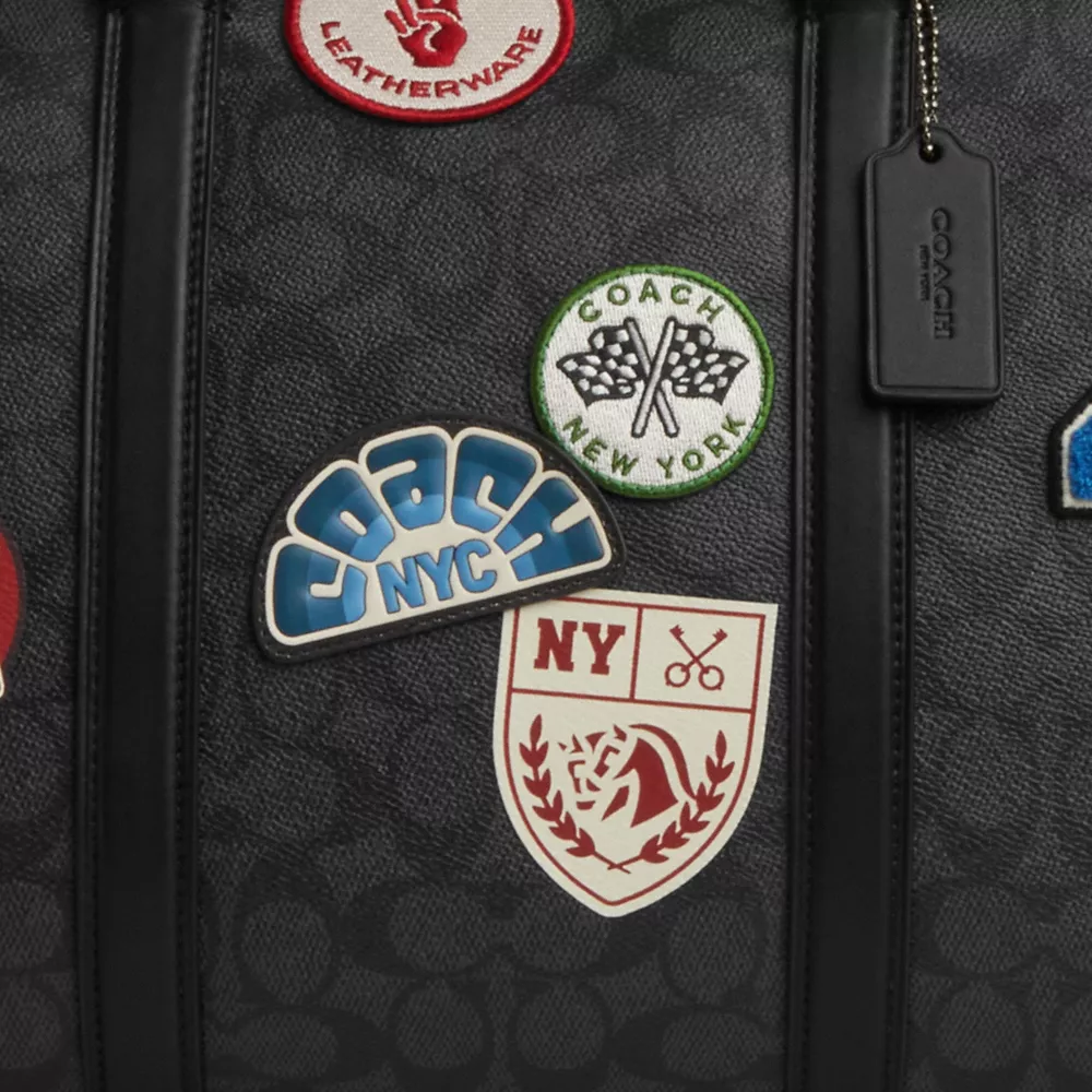 Сумка COACH Venturer Bag In Signature Canvas With Patches