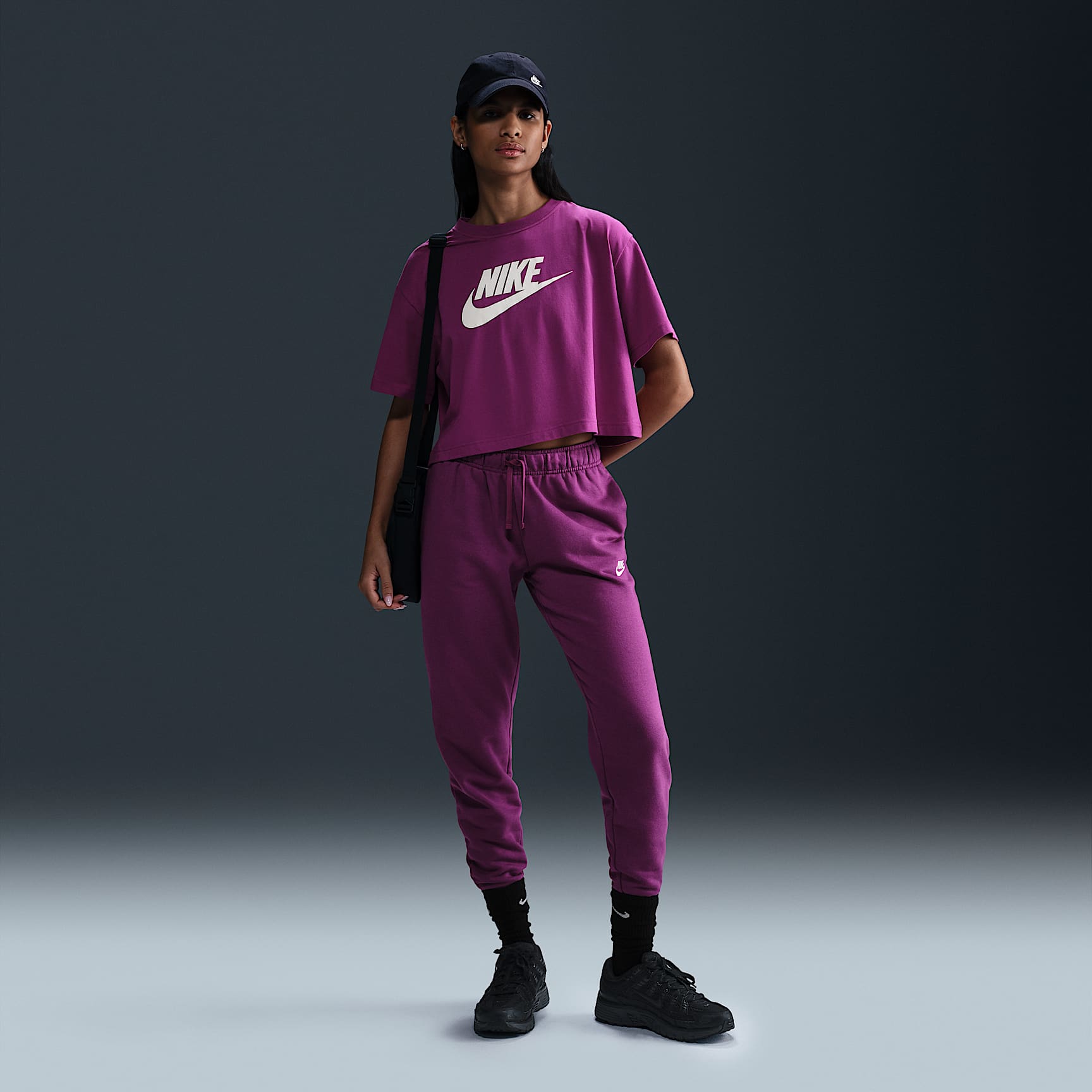 Nike Sportswear Essential Women's Cropped Logo T-Shirt