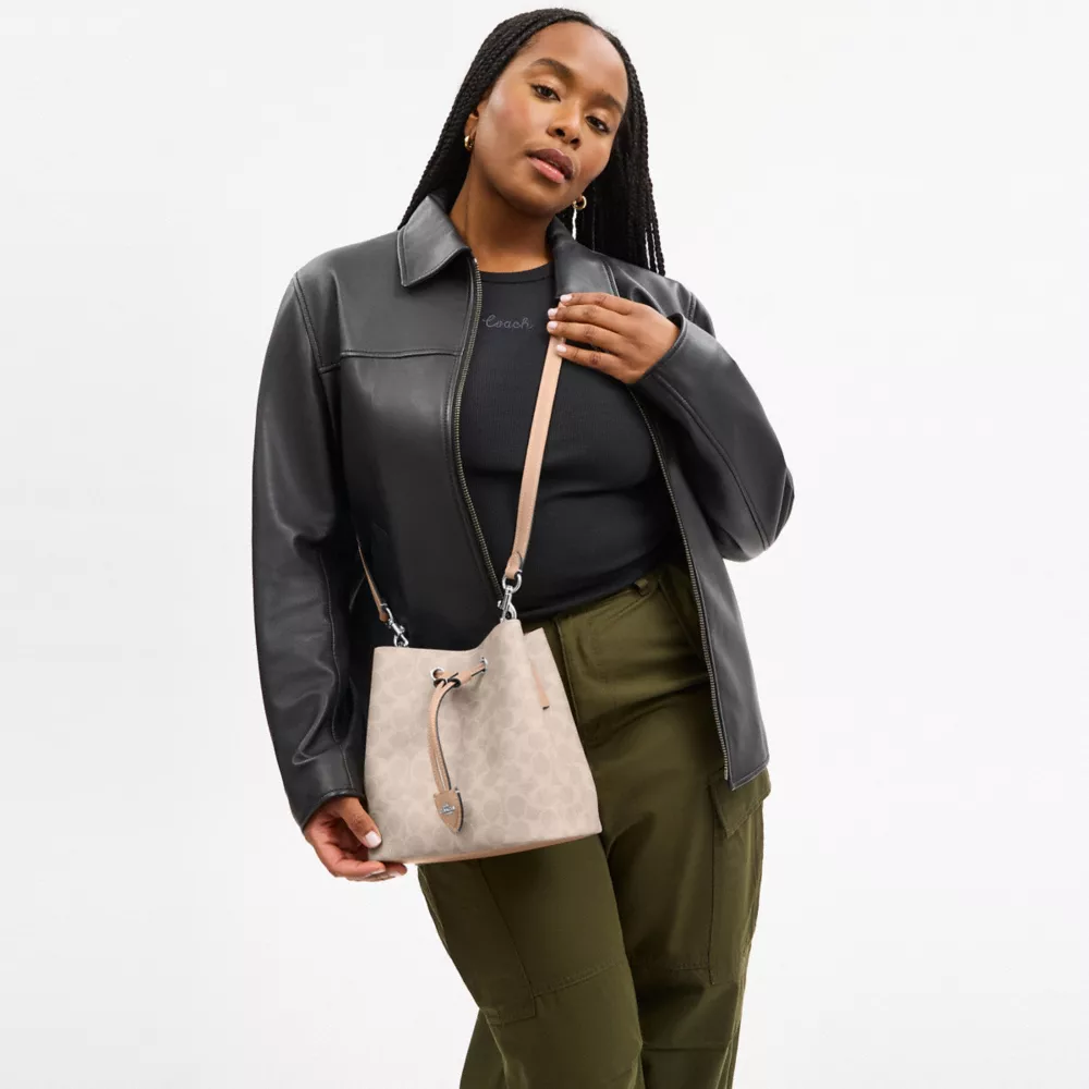 Сумка COACH Rowan Bucket Bag In Signature Canvas
