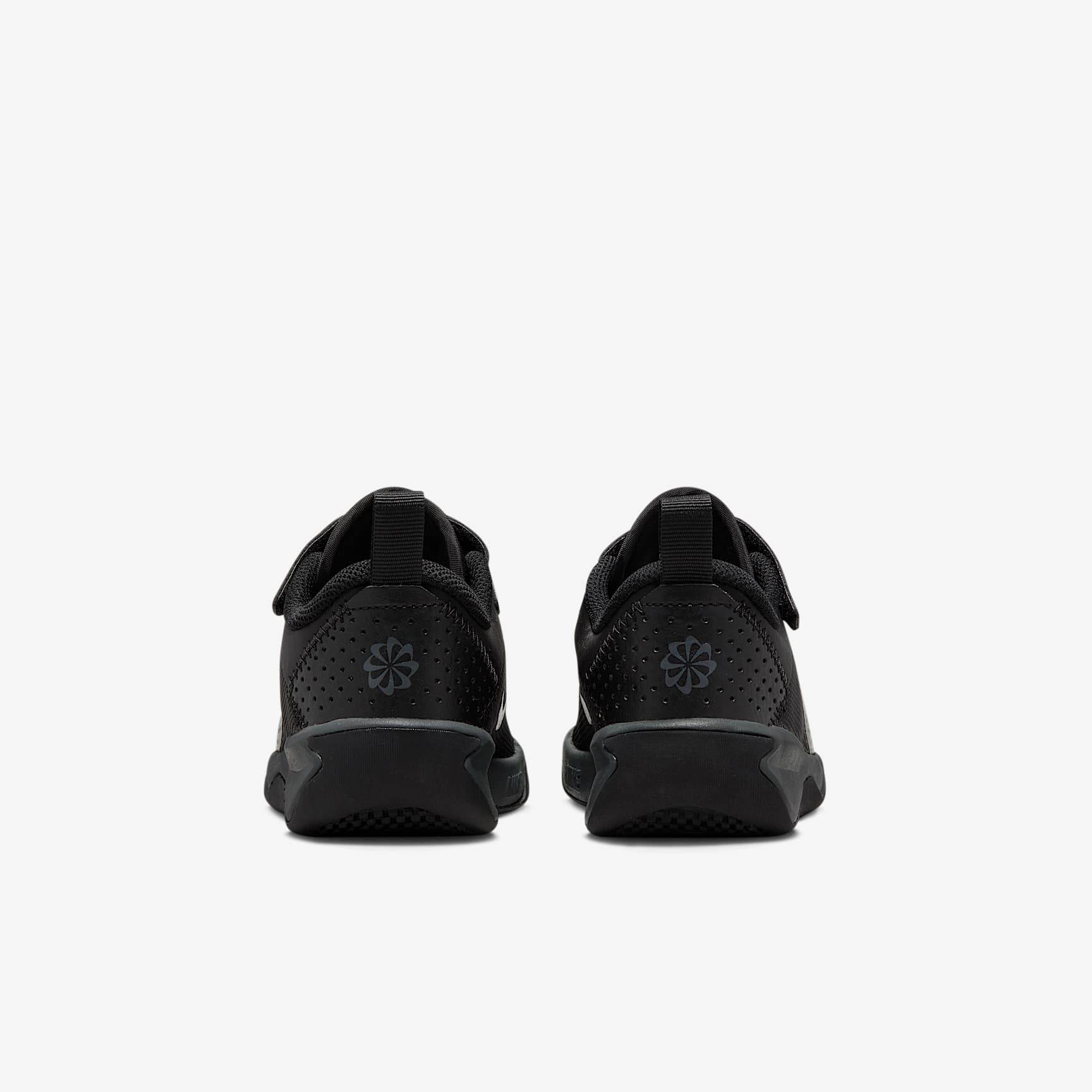 Nike Omni Multi-Court Little Kids' Shoes
