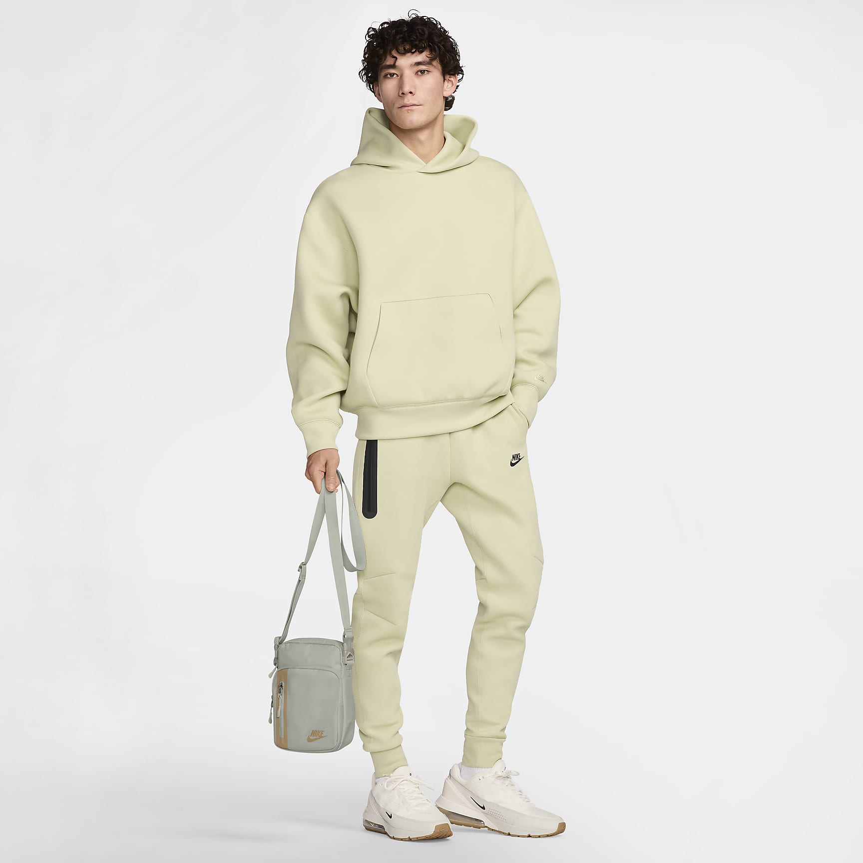 Nike Elemental Premium Crossbody Bag (4L)
