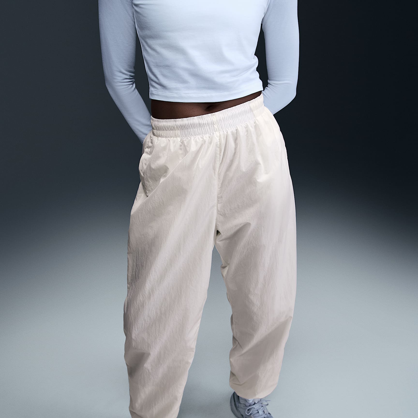 Nike Sportswear Essential Women's Mid-Rise Oversized Woven Joggers