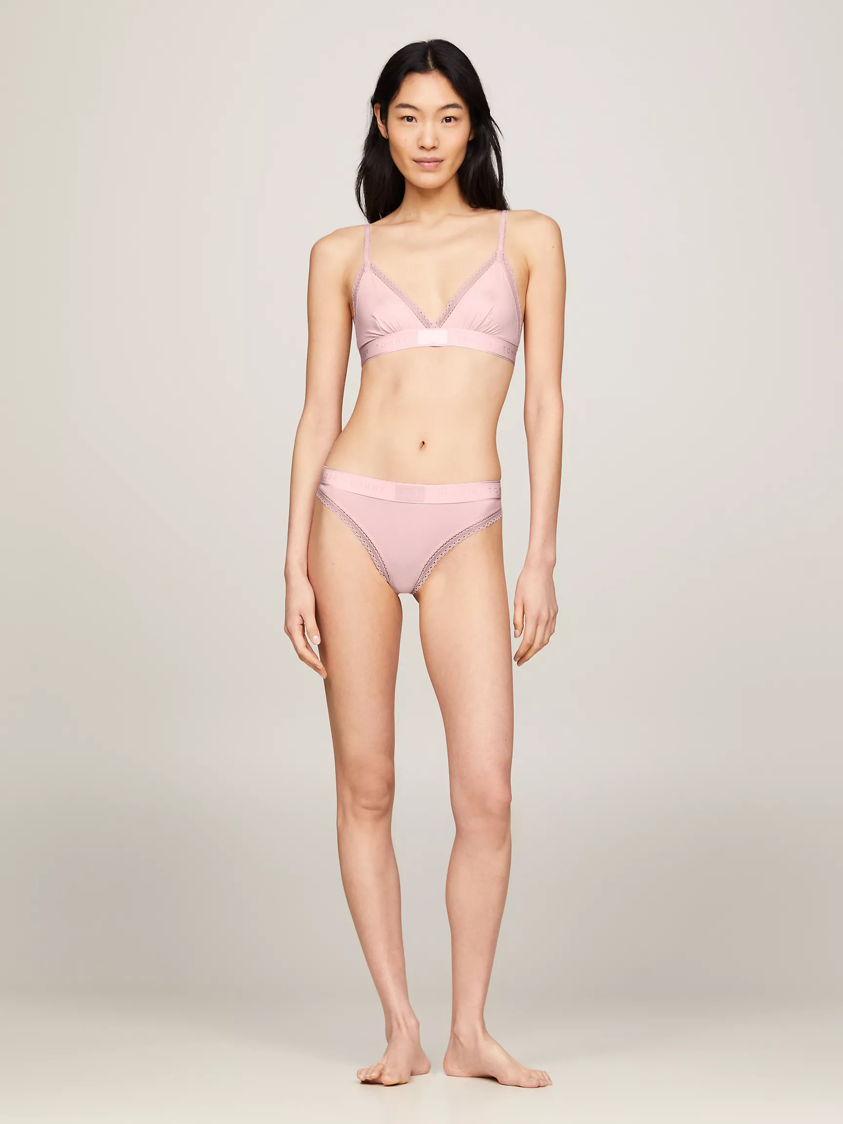 Женское нижнее белье Tommy Hilfiger, Кружевные стринги с нашивкой Hilfiger