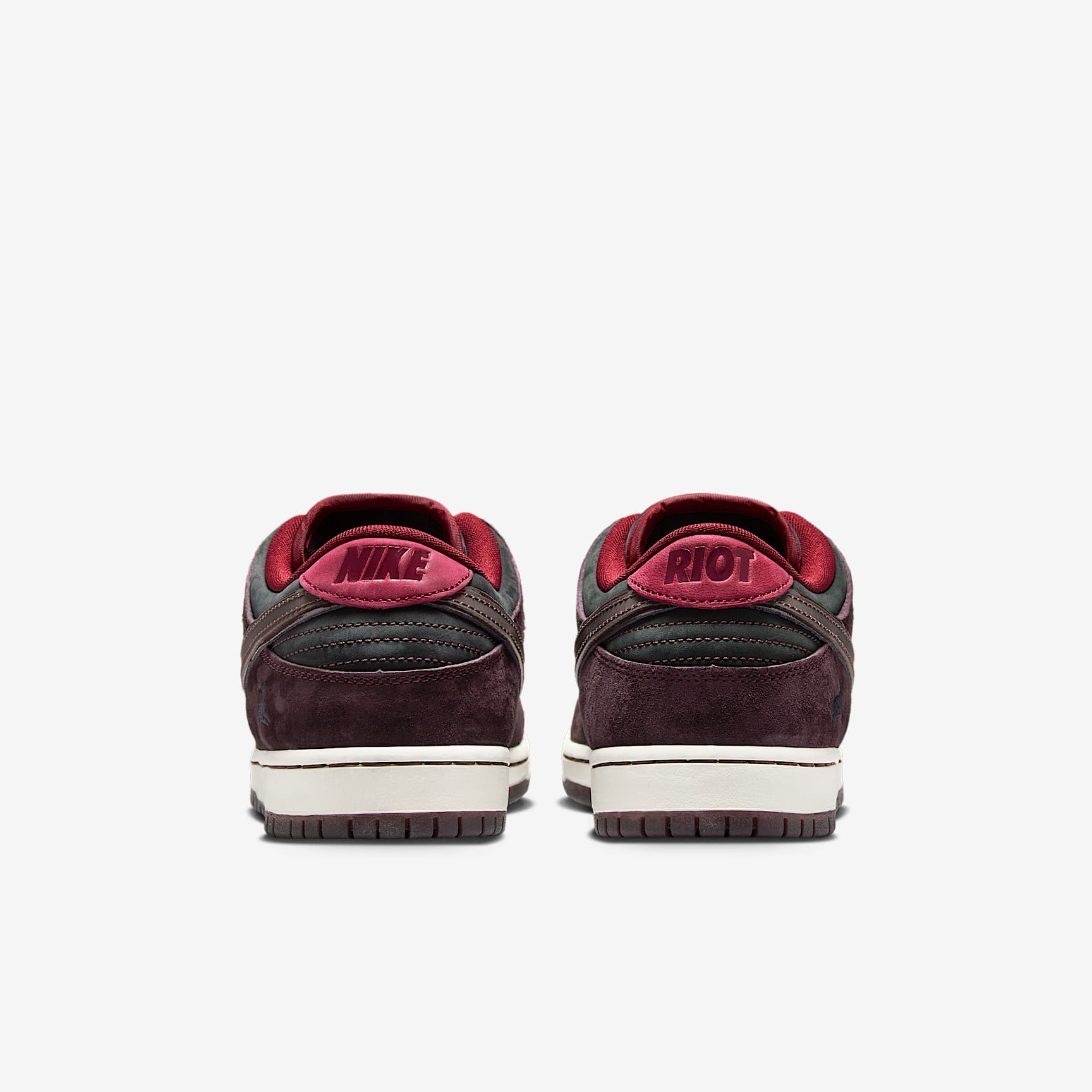 Nike SB Dunk Low Pro Skate Shoes