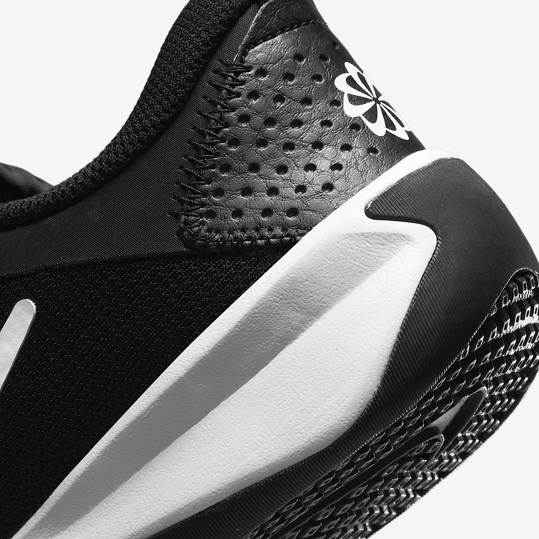 Nike Omni Multi-Court Big Kids' Indoor Court Shoes