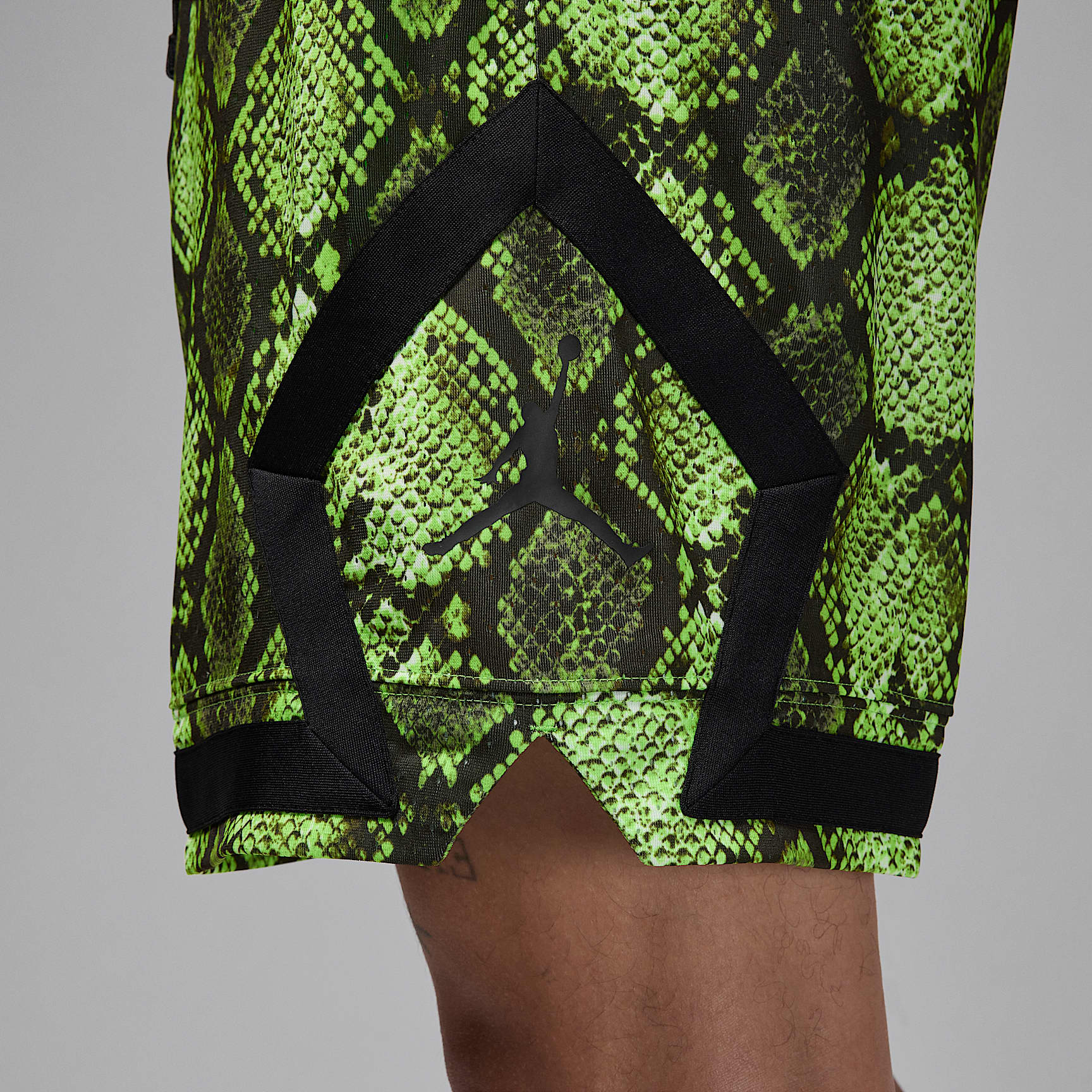 Jordan Sport Men's Dri-FIT Mesh Diamond Shorts