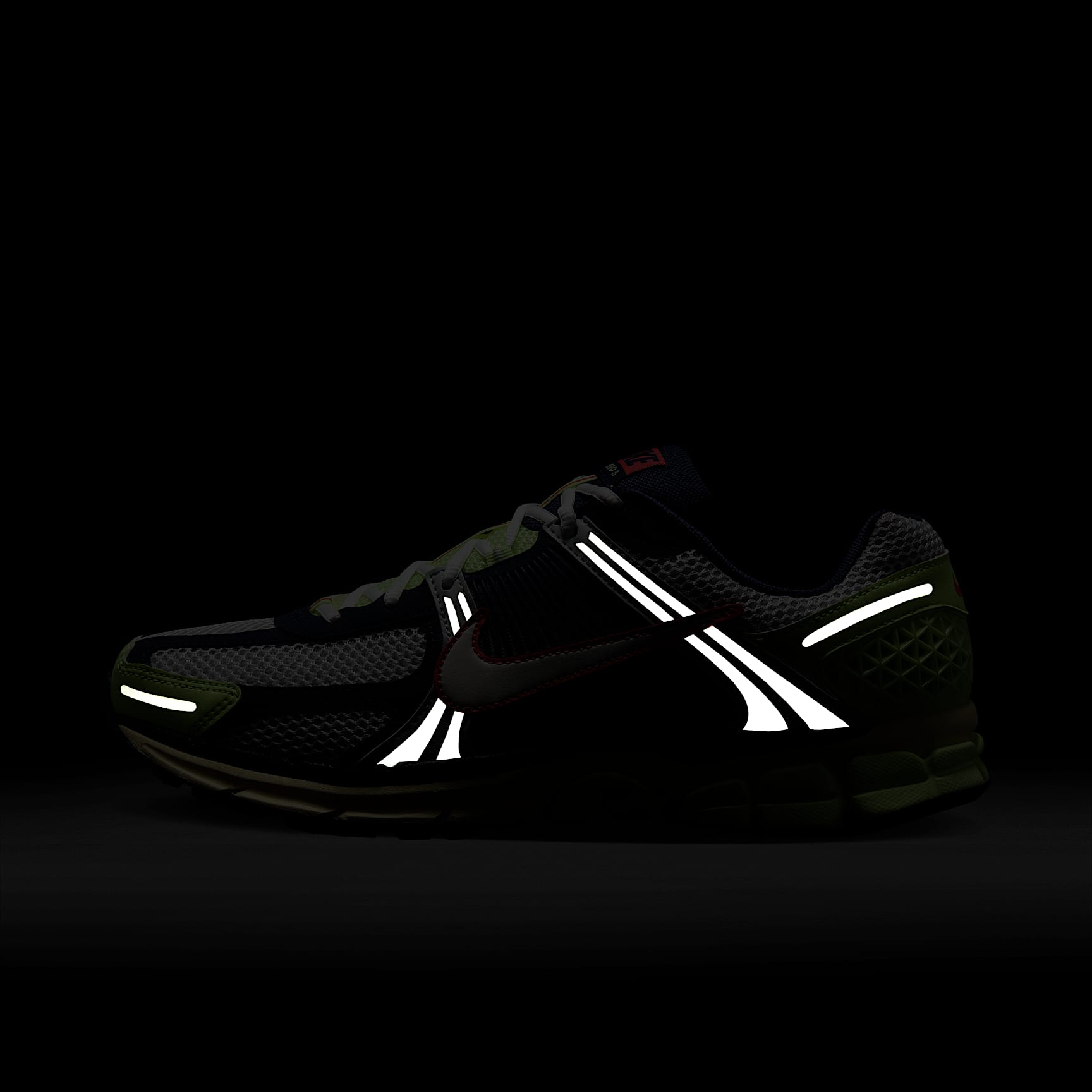 Nike Zoom Vomero 5 Men's Shoes