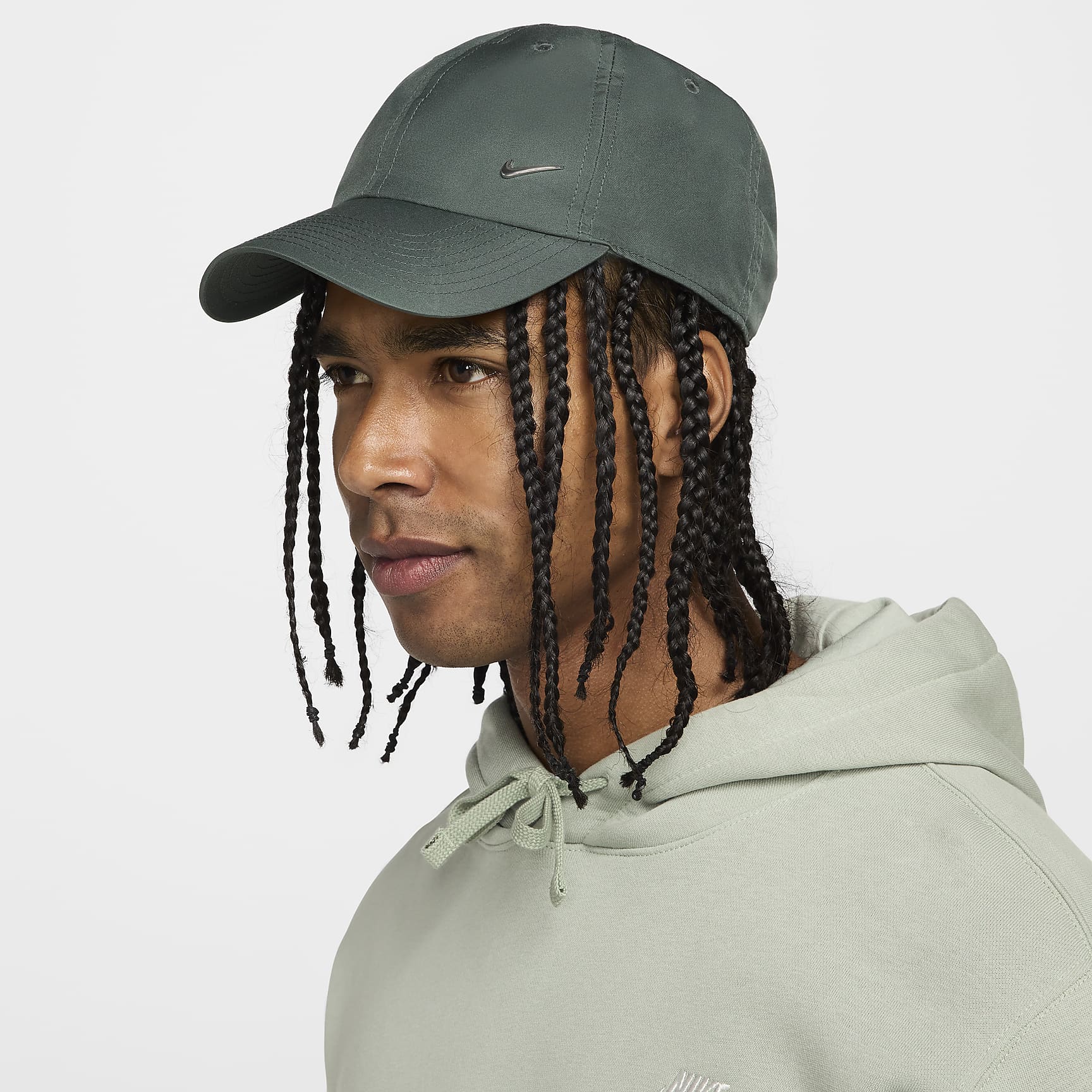 Nike Dri-FIT Club Unstructured Metal Swoosh Cap