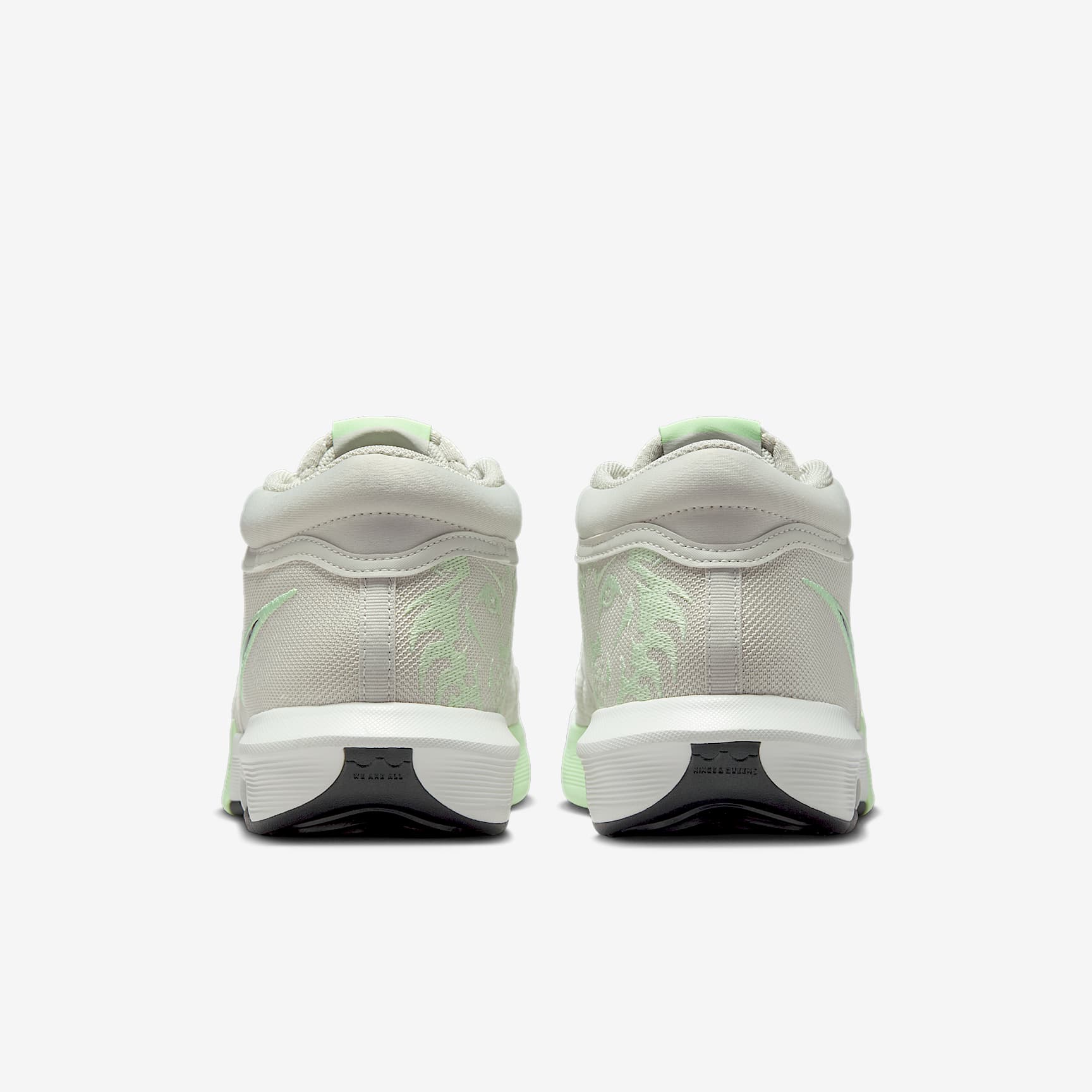 LeBron Witness VIII Basketball Shoes