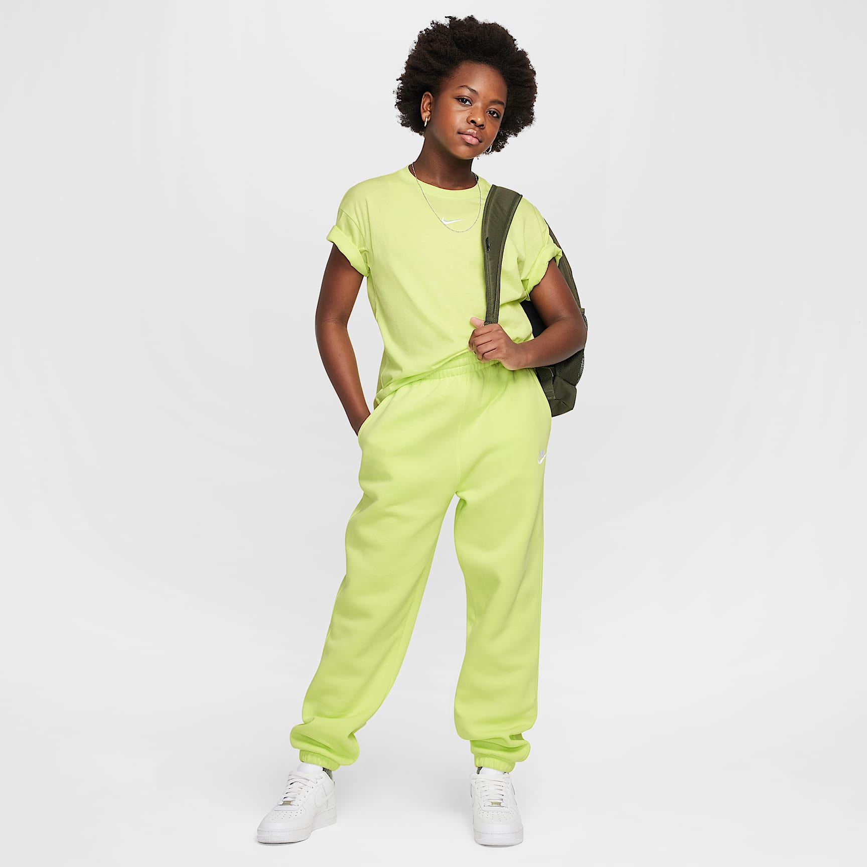 Nike Sportswear Essential Big Kids' (Girls') T-Shirt