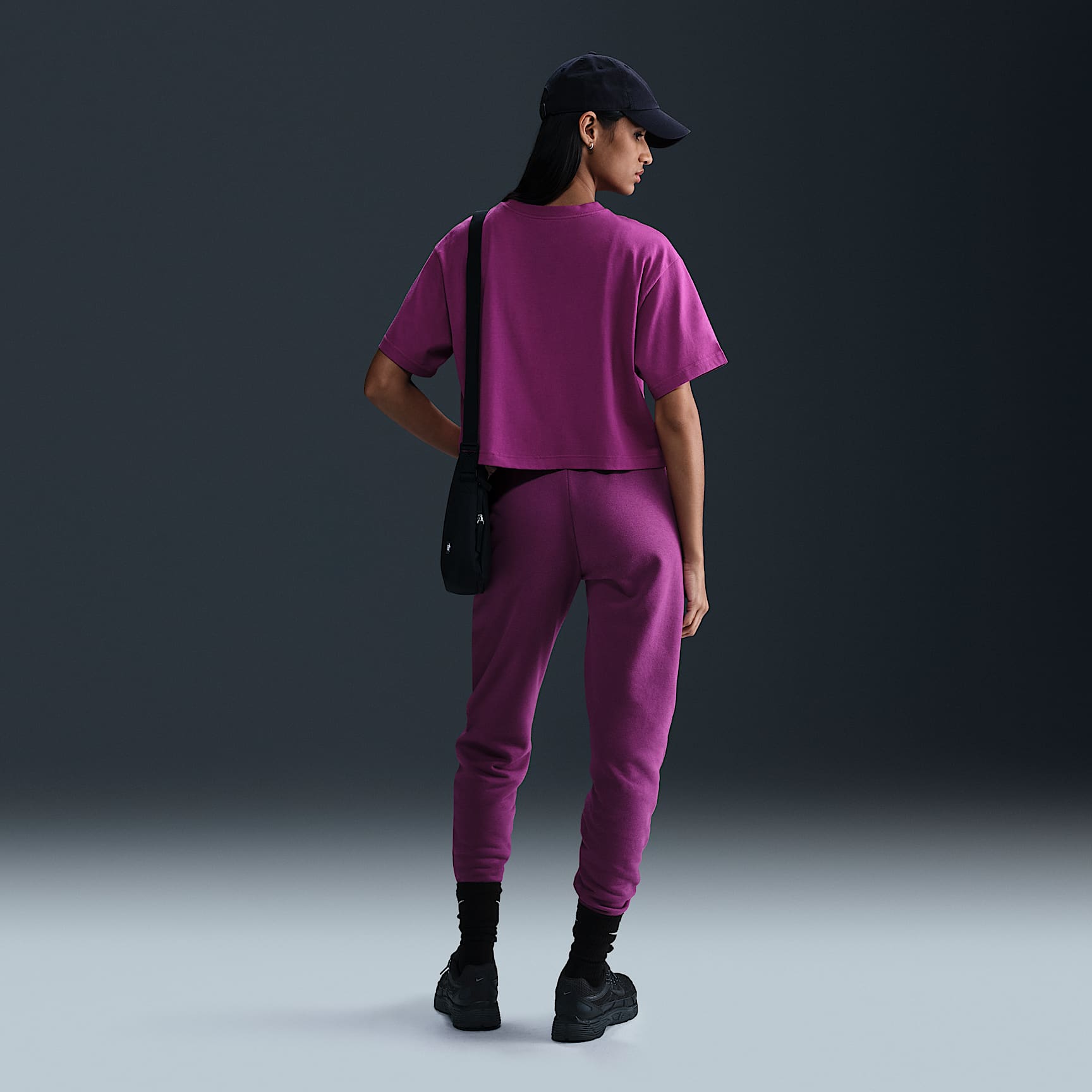 Nike Sportswear Essential Women's Cropped Logo T-Shirt