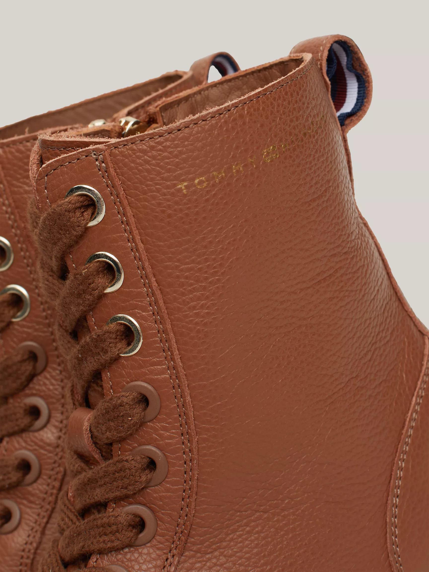 Женские ботинки Tommy Hilfiger, Кожаные ботинки на шнуровке с рифленой подошвой и логотипом