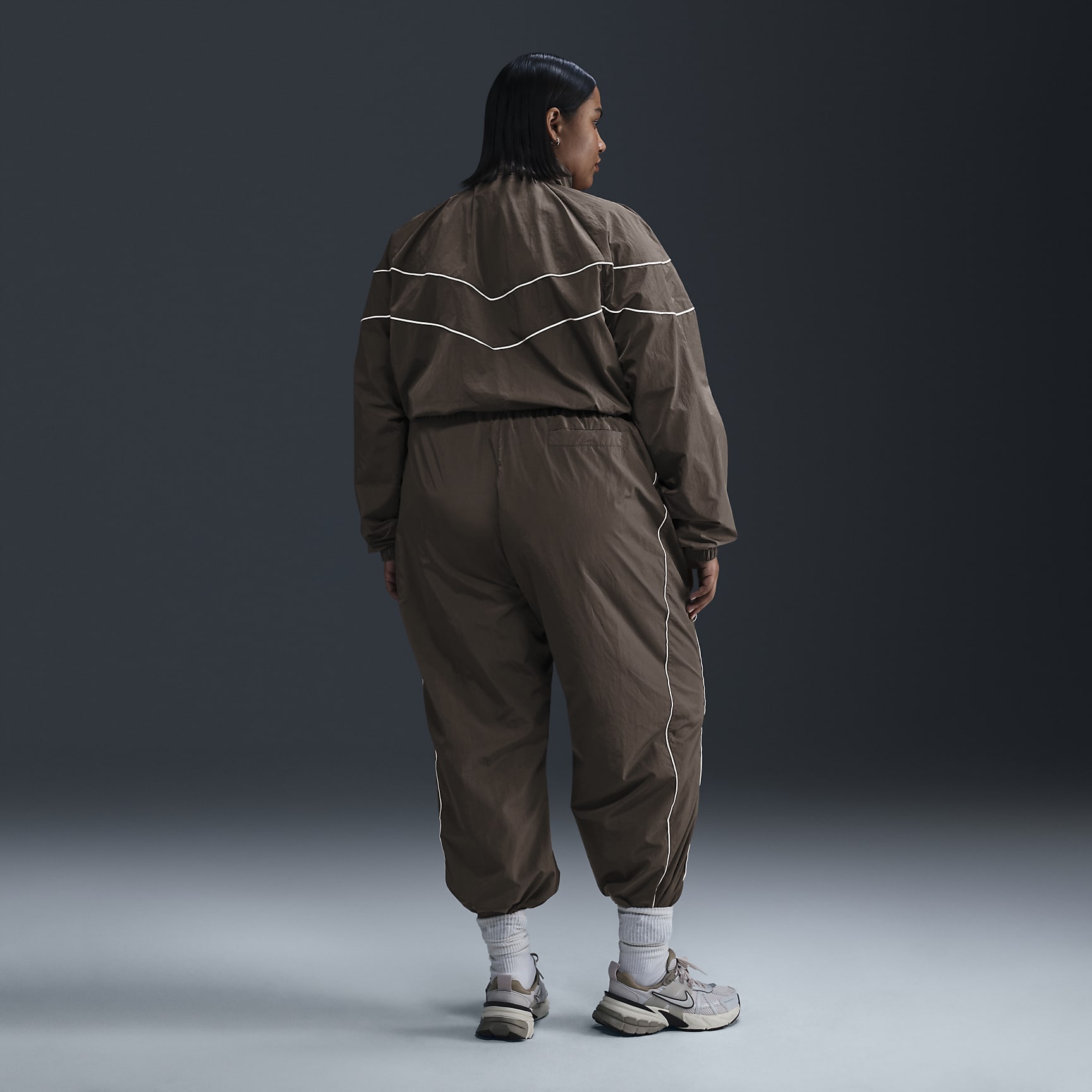 Nike Windrunner Women's Loose UV Woven Full-Zip Jacket (Plus Size)