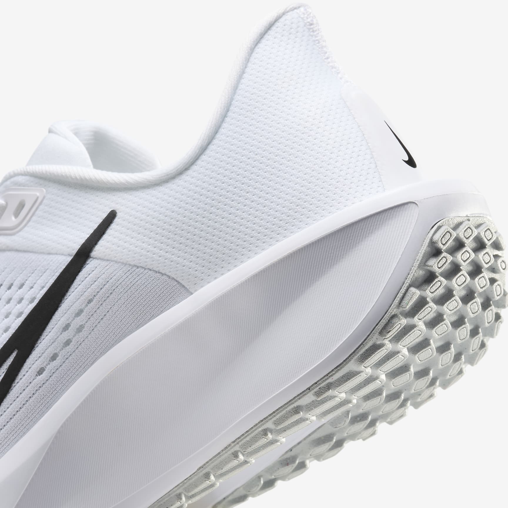 Nike Quest 6 Women's Road Running Shoes