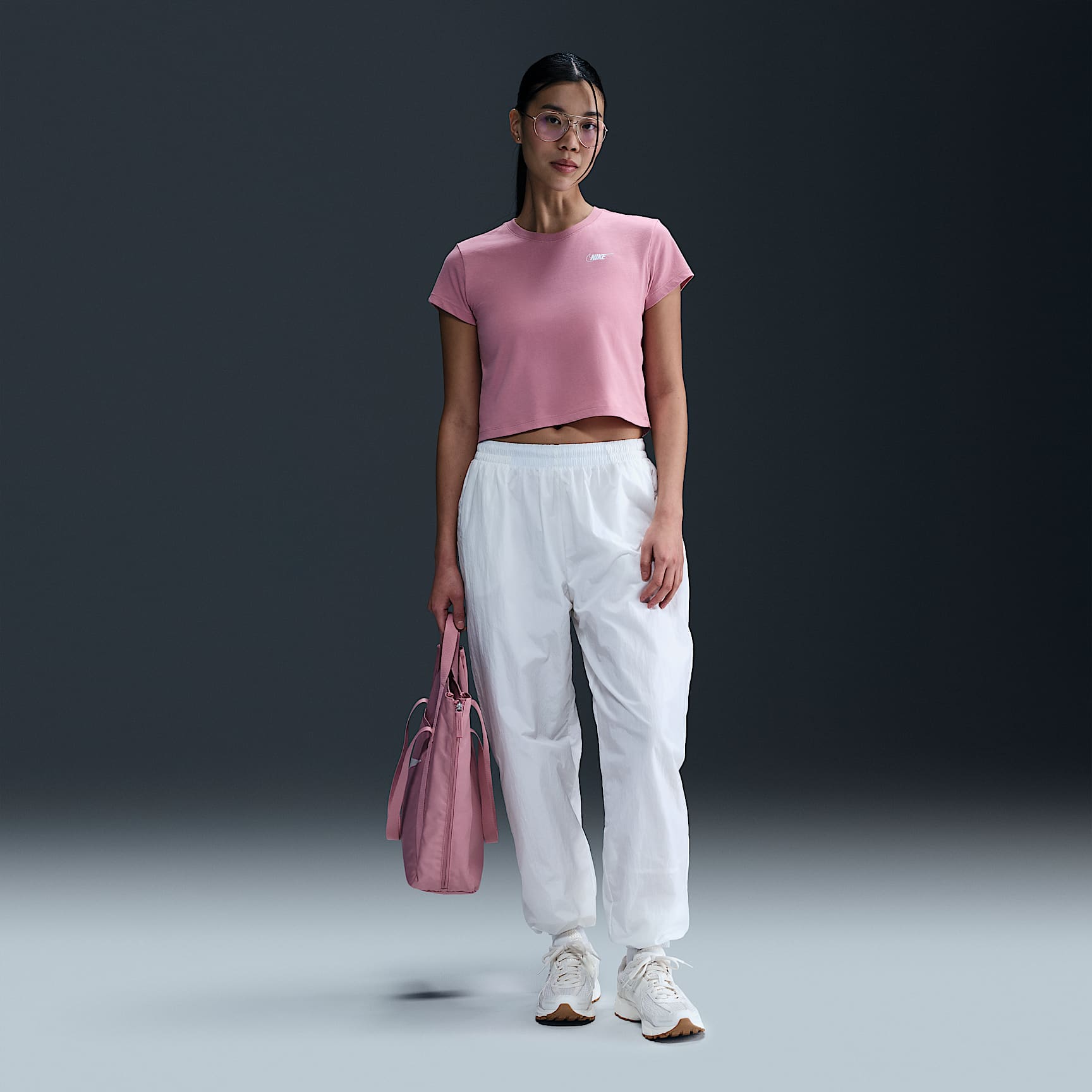 Nike Sportswear Club Women's Short-Sleeve Cropped Graphic T-Shirt