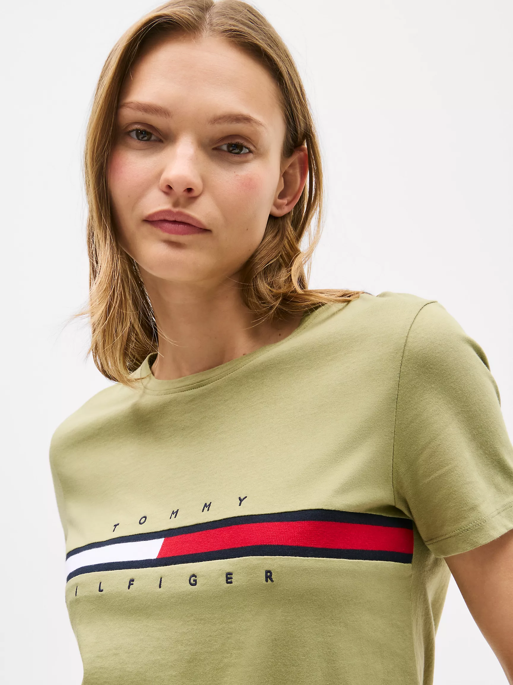 Женская футболка Tommy Hilfiger, Футболка с вышитым логотипом и полоской в стиле флага