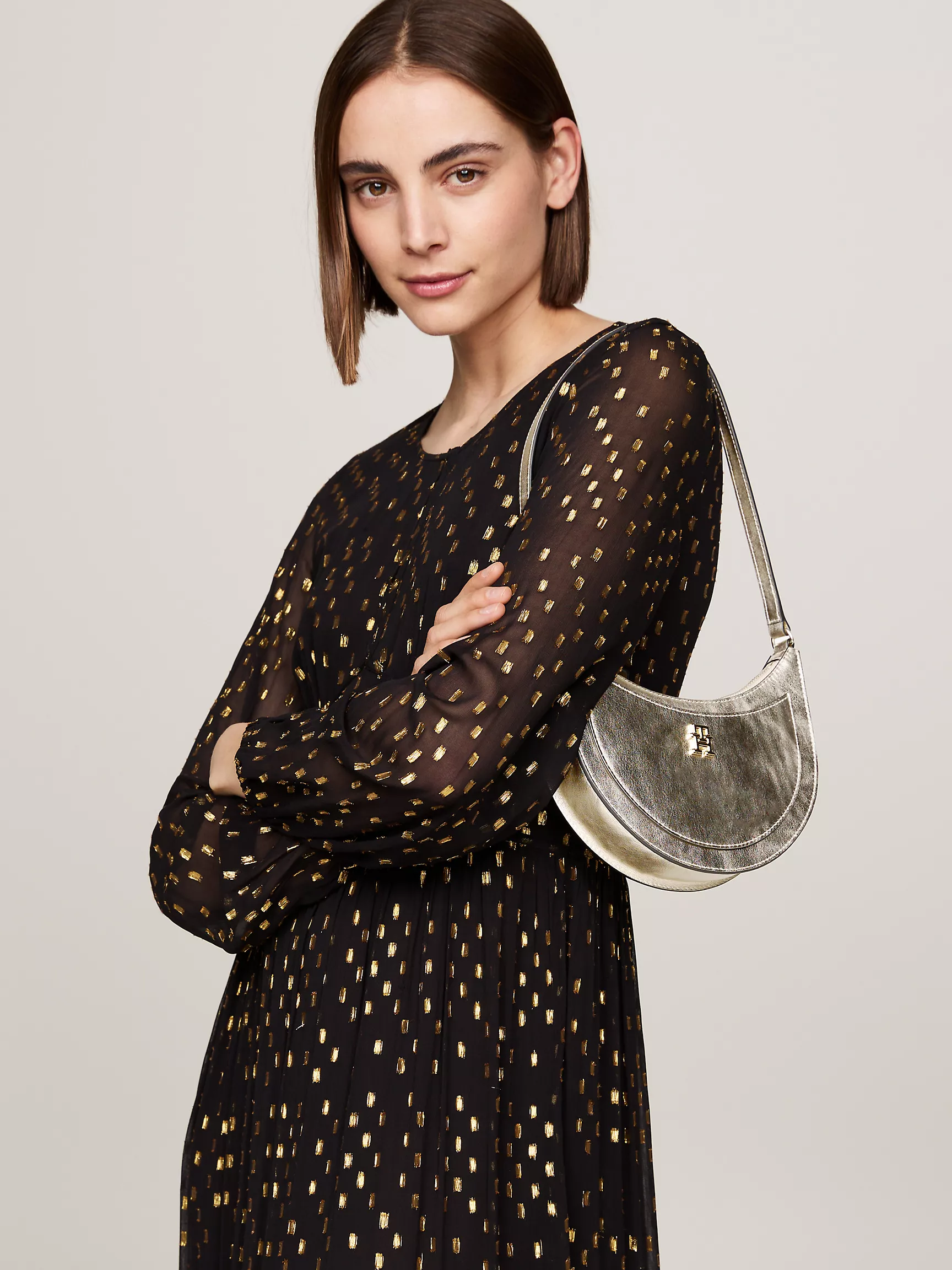 Женская сумка Tommy Hilfiger, Металлизированная кожаная сумка через плечо с монограммным узором