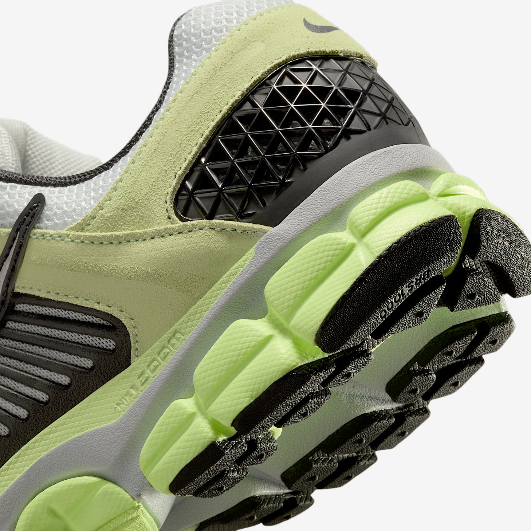 Nike Zoom Vomero 5 Men's Shoes