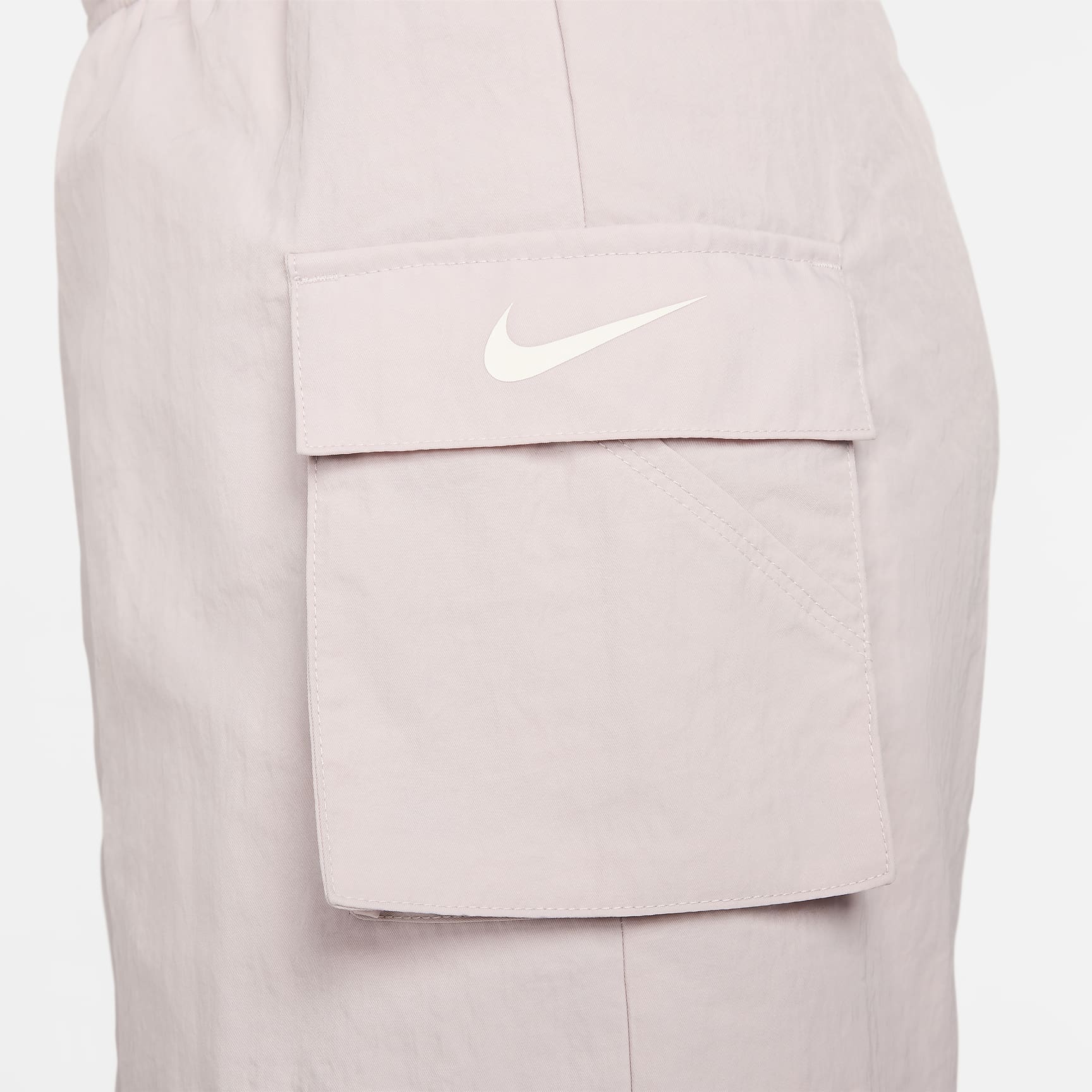 Nike Sportswear Essential Women's Woven High-Rise Shorts