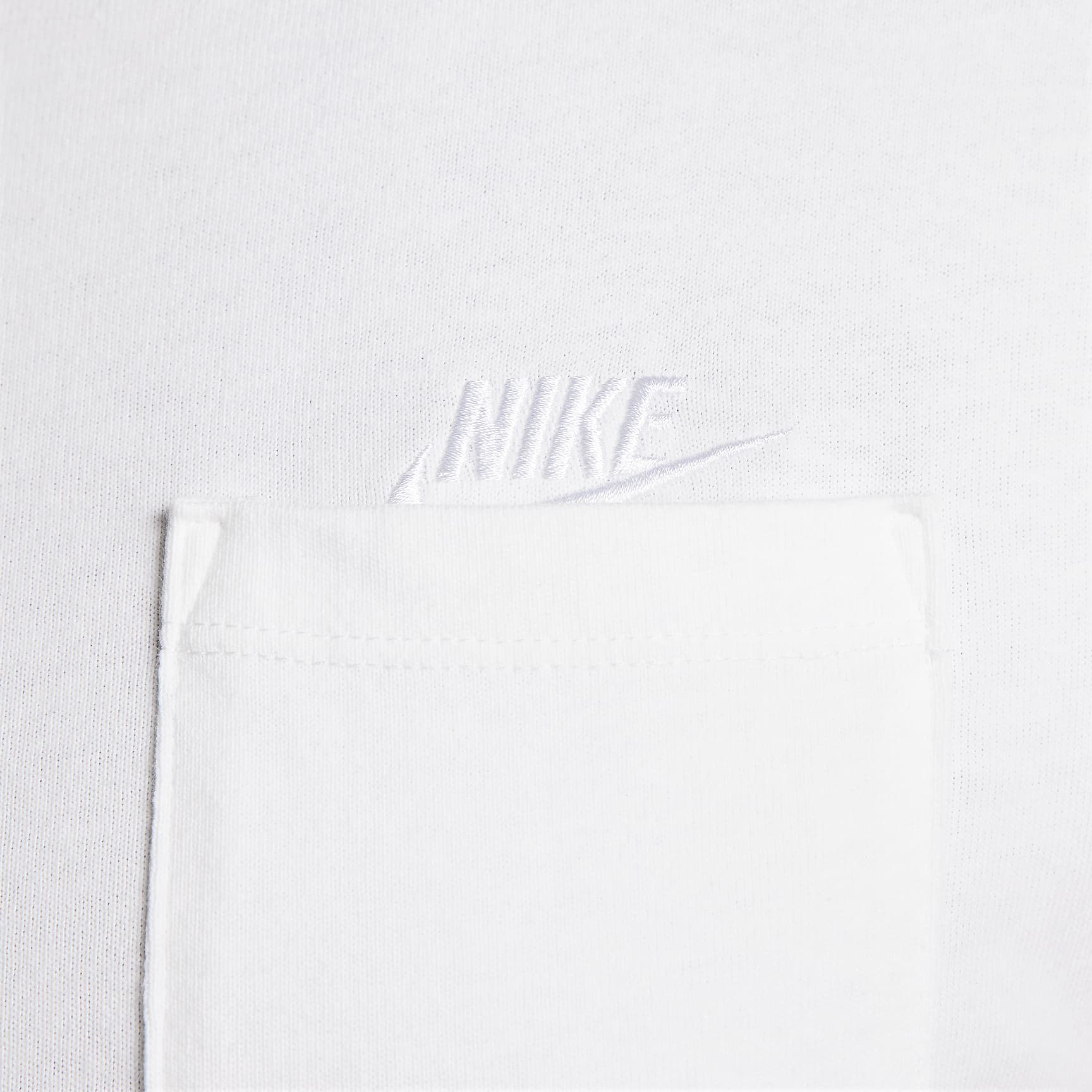 Nike Sportswear Premium Essentials Men's Pocket T-Shirt