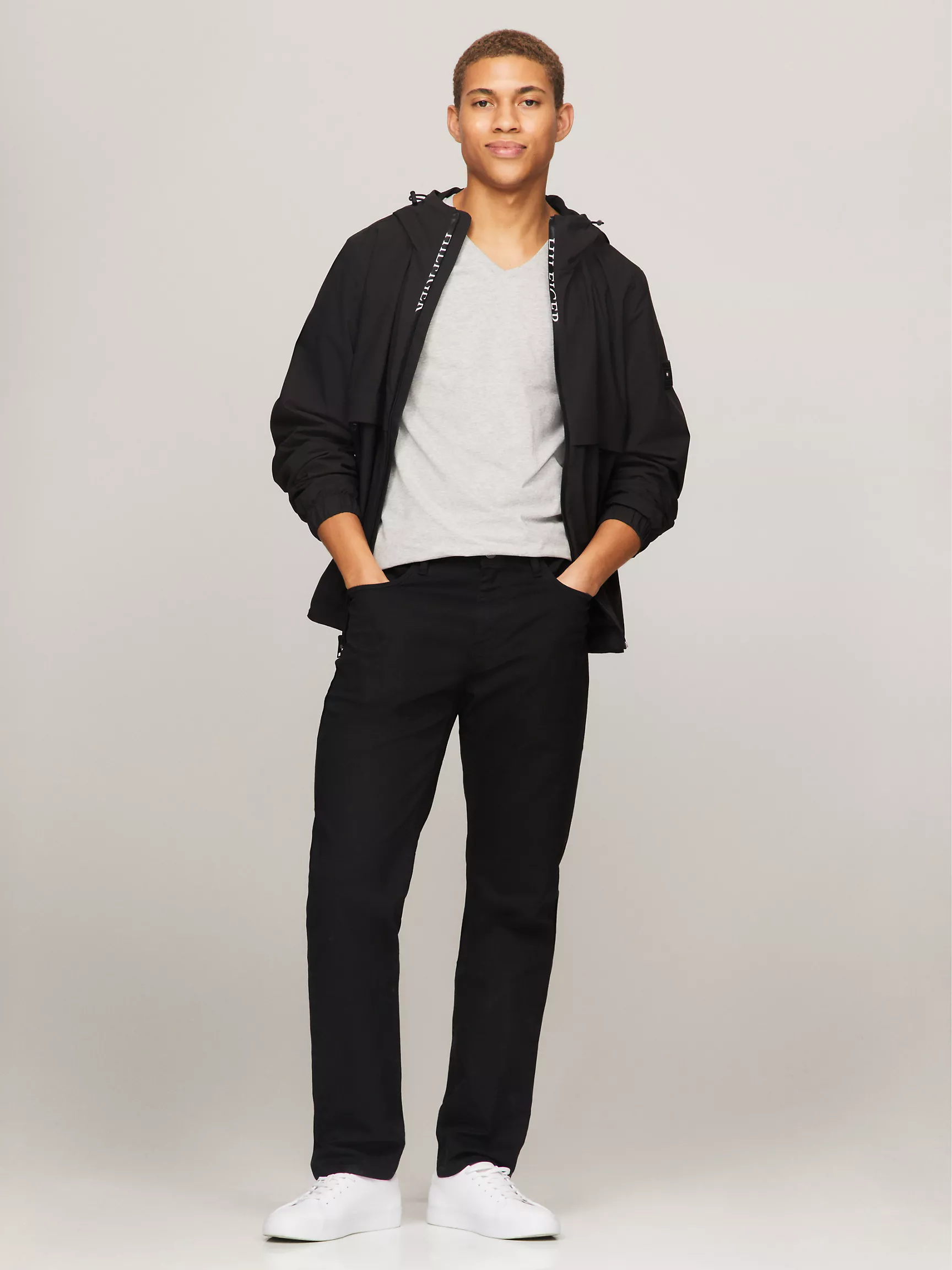 Мужская футболка Tommy Hilfiger, Приталенная однотонная футболка с V-образным вырезом