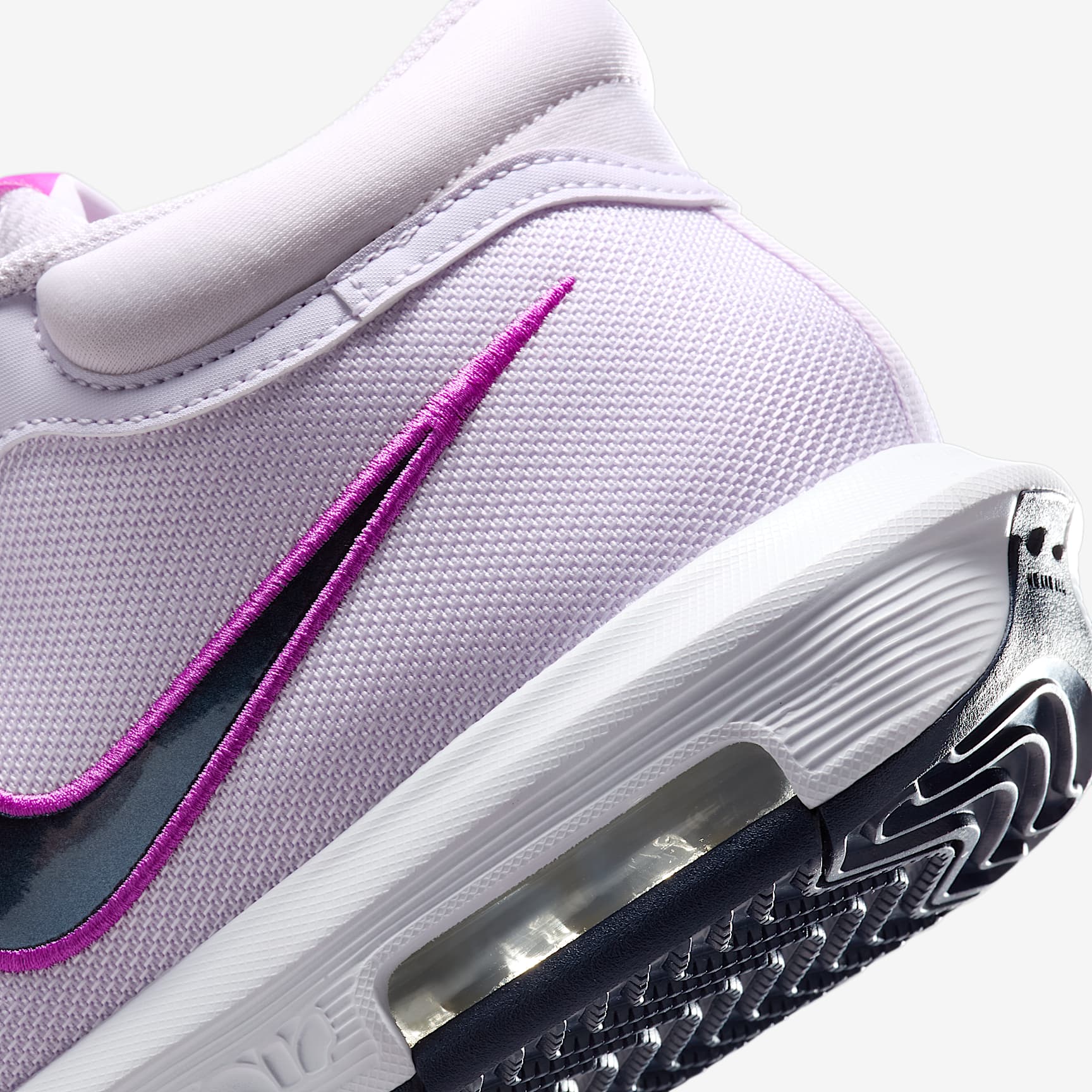 LeBron Witness VIII Basketball Shoes