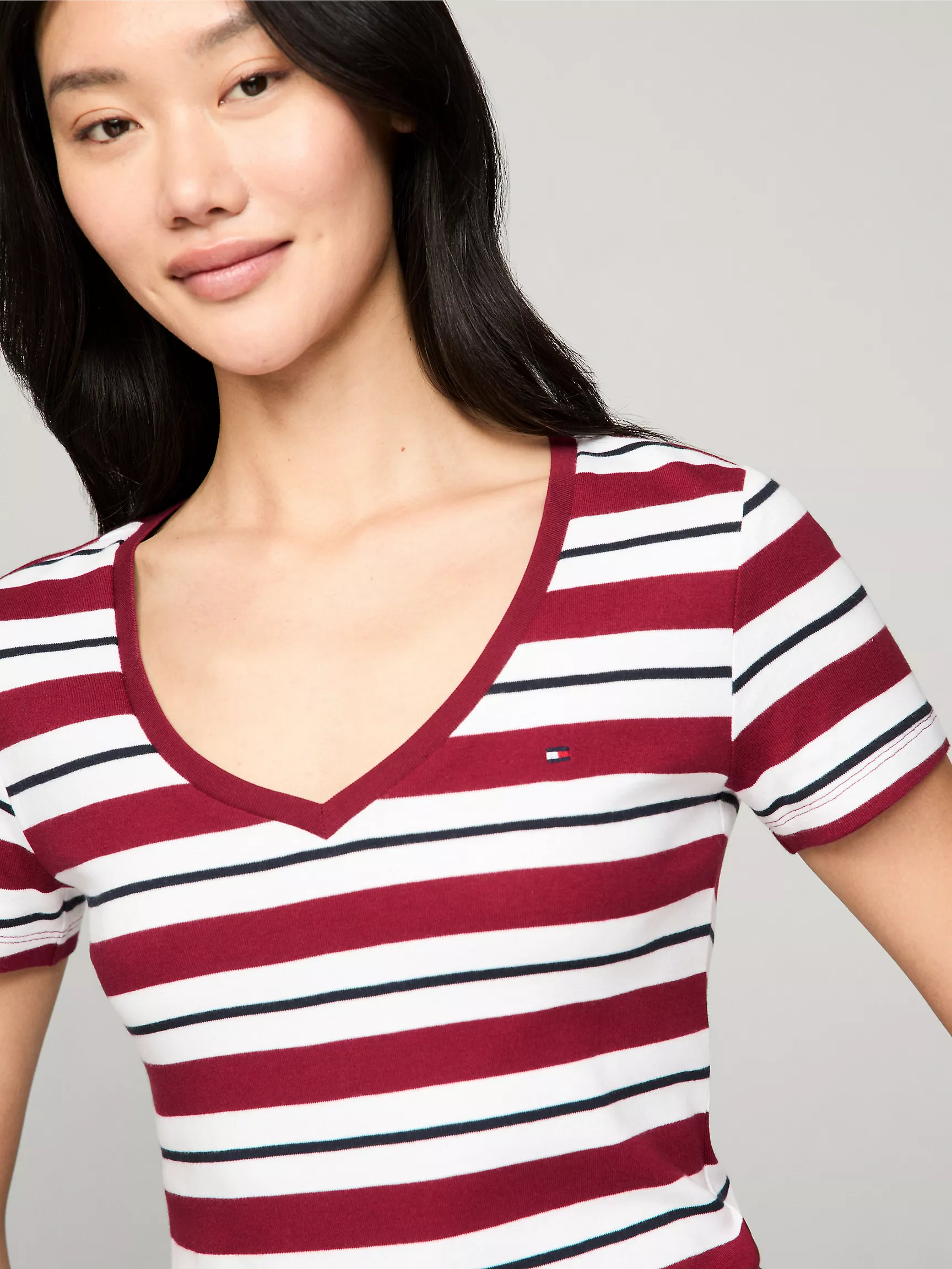 Женская футболка Tommy Hilfiger, Любимая футболка в полоску с V-образным вырезом
