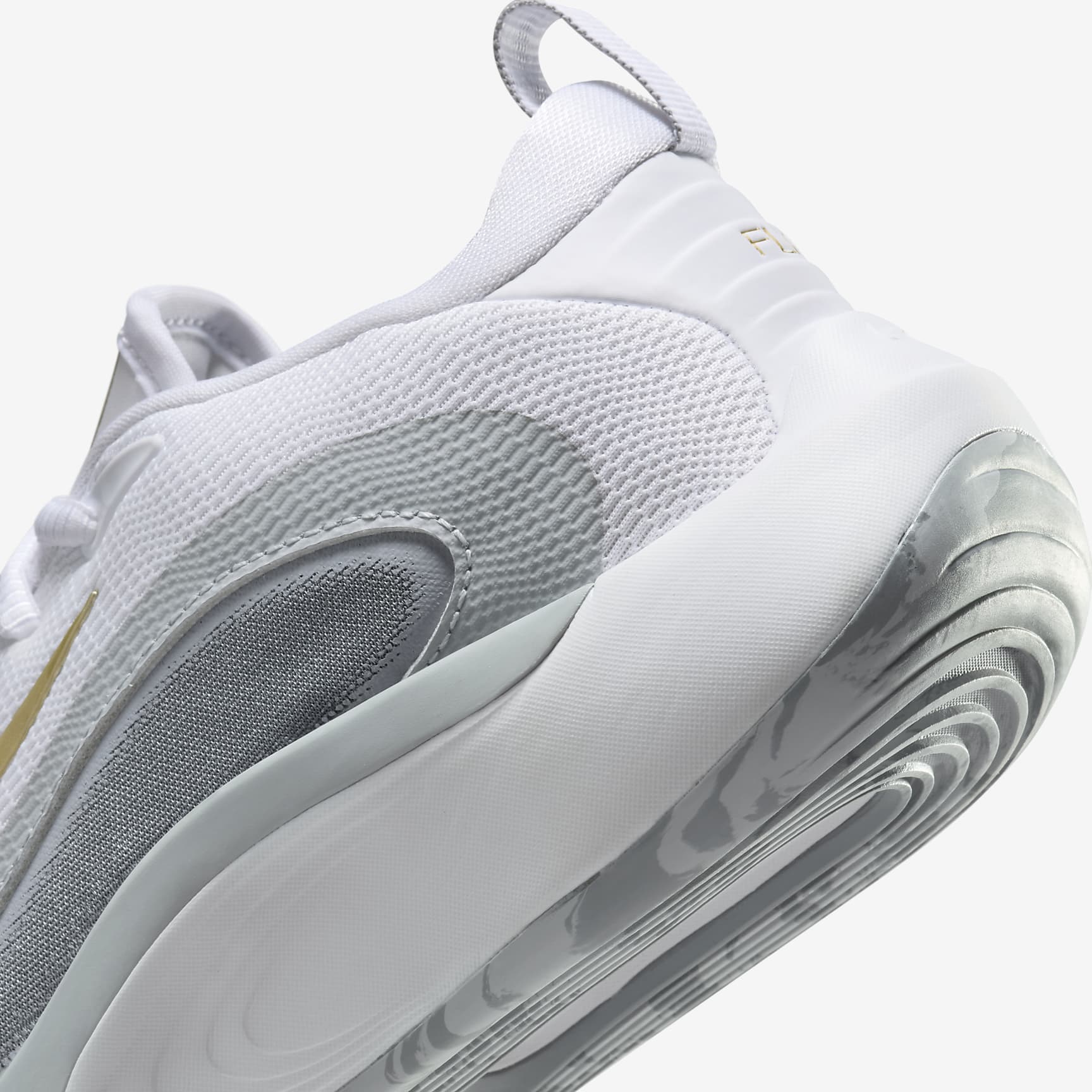 Nike IsoFly Big Kids' Basketball Shoes