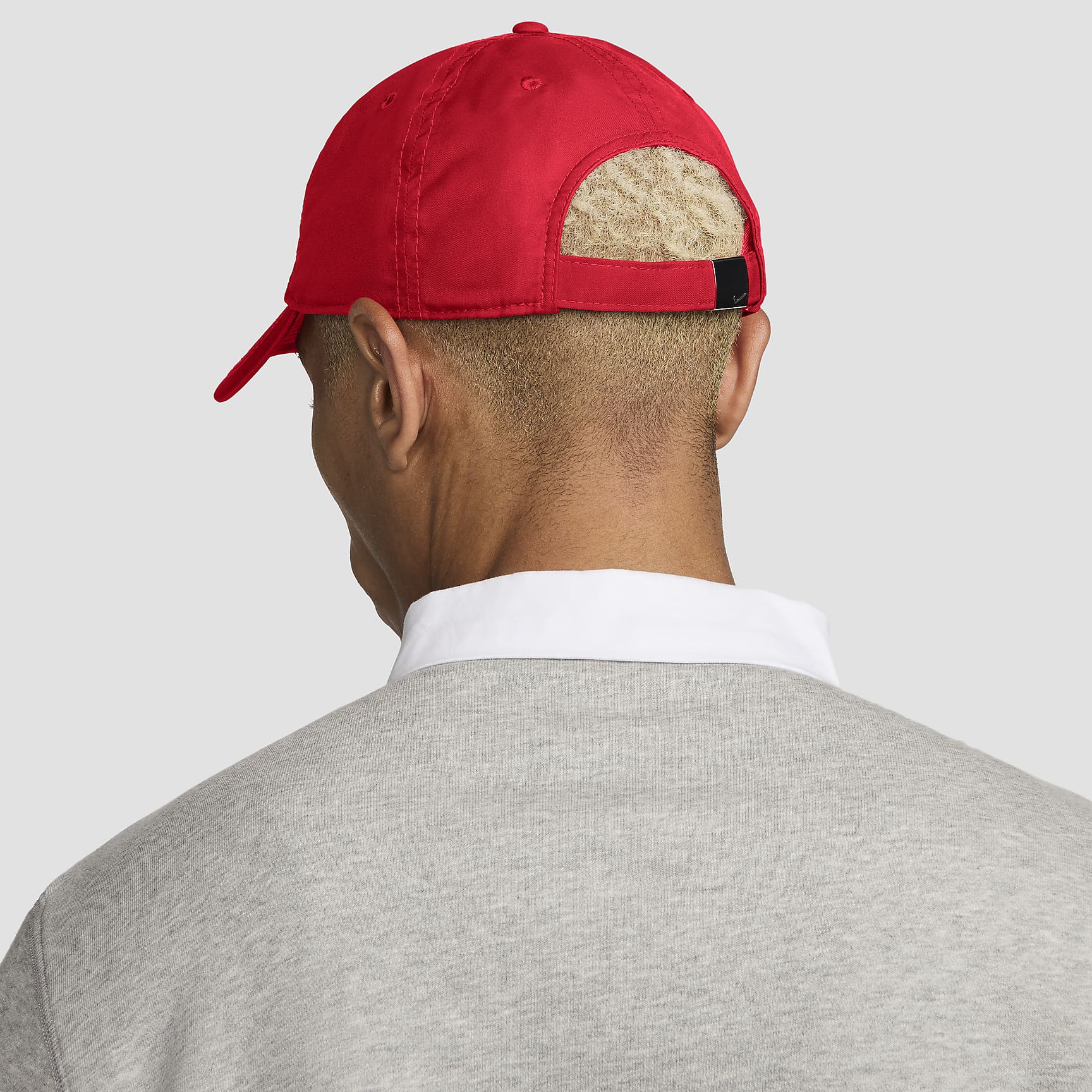 Nike Dri-FIT Club Unstructured Metal Swoosh Cap