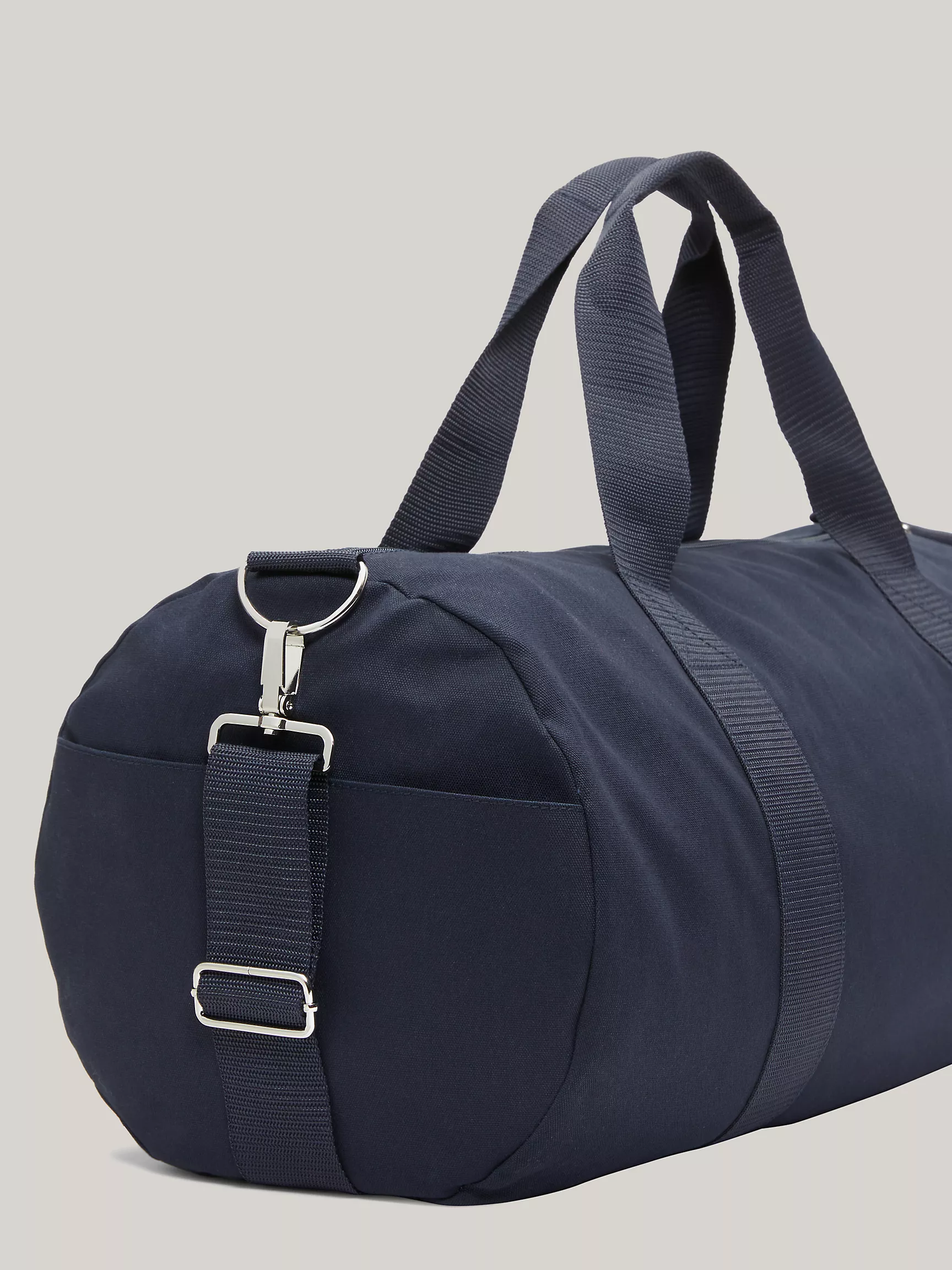 Сумка унисекс Tommy Hilfiger, Сумка-даффл с логотипом и полосками флага