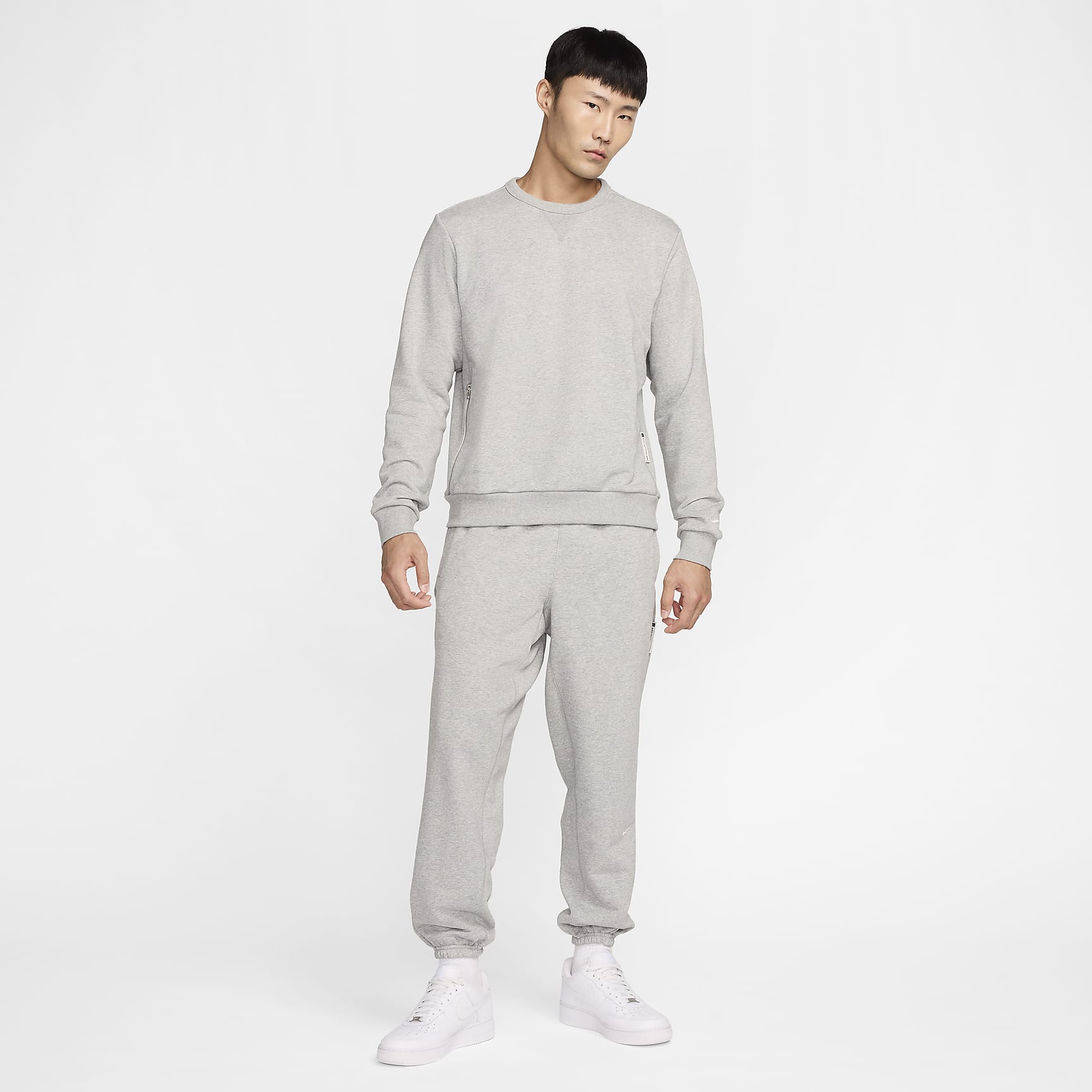 Nike Standard Issue Men's Dri-FIT Basketball Crew-Neck Sweatshirt