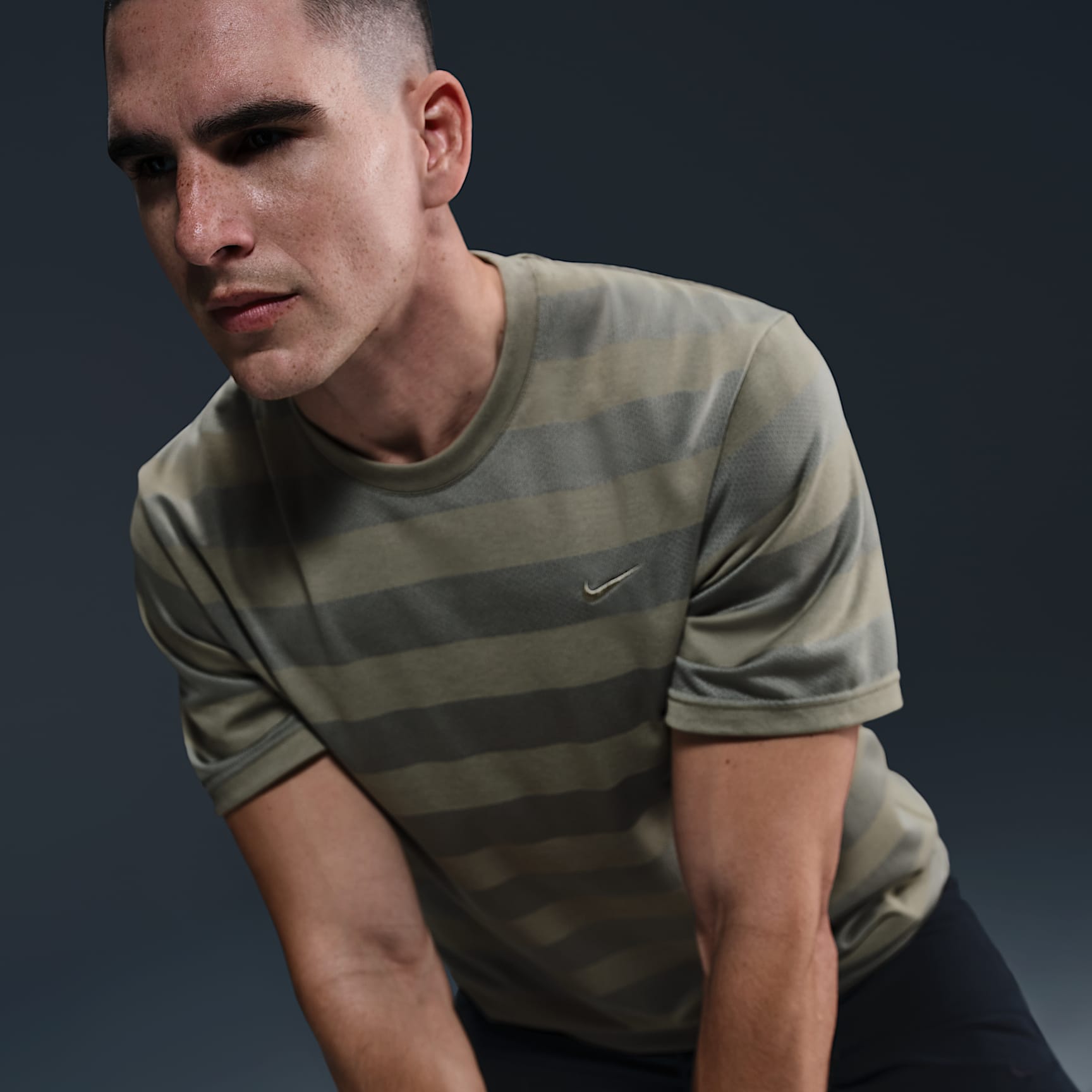 Nike Primary Men's Dri-FIT Short-Sleeve Fitness Top