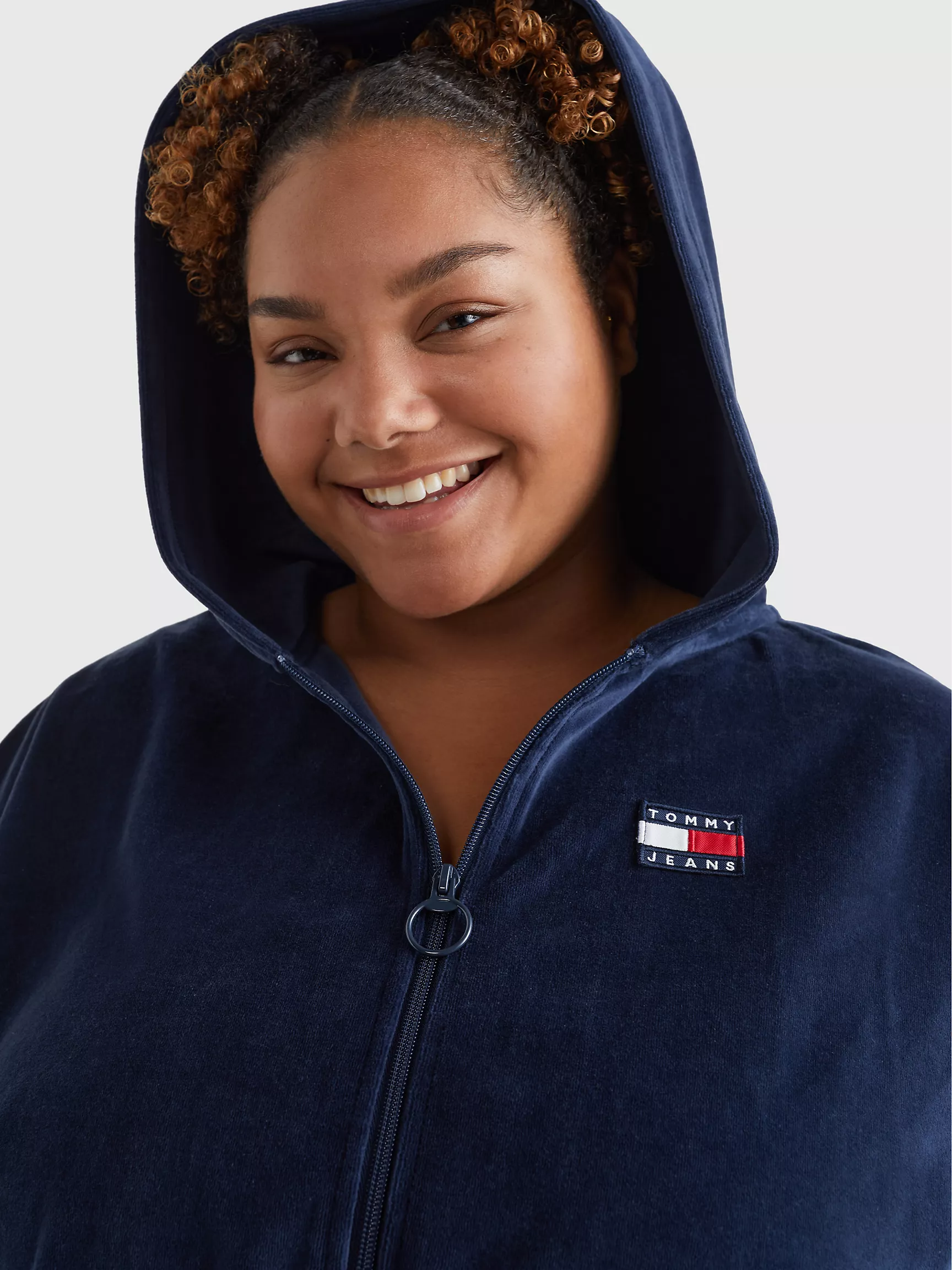 Женское худи Tommy Hilfiger, Укороченное велюровое худи Curve с молнией и нашивкой