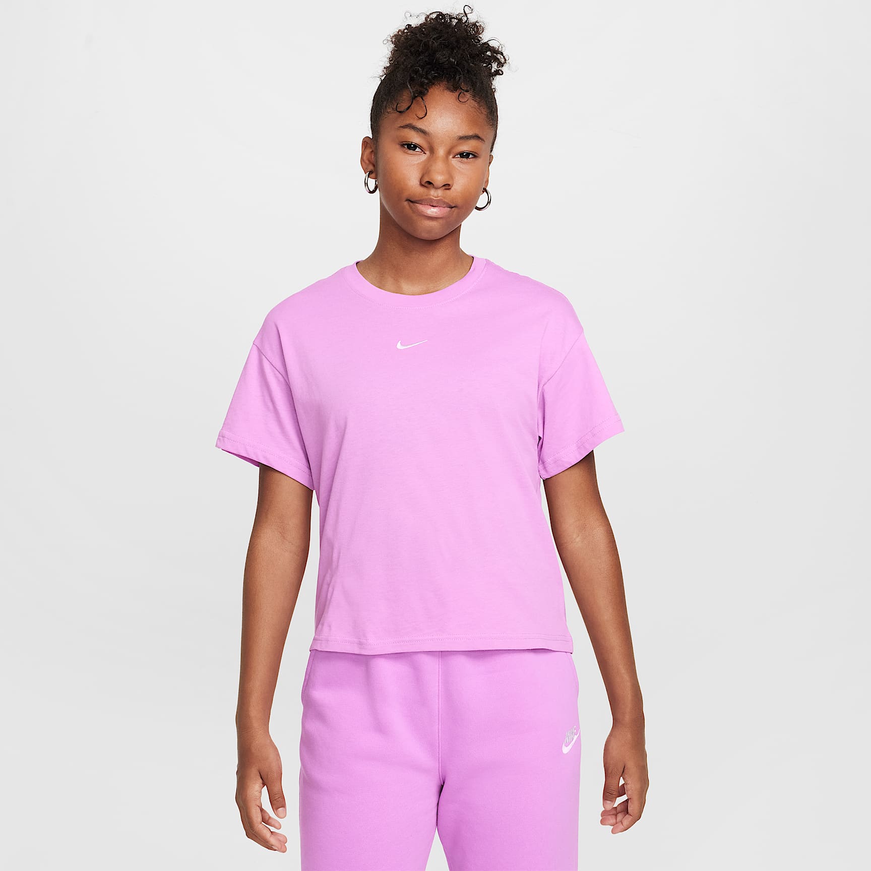 Nike Sportswear Essential Big Kids' (Girls') T-Shirt