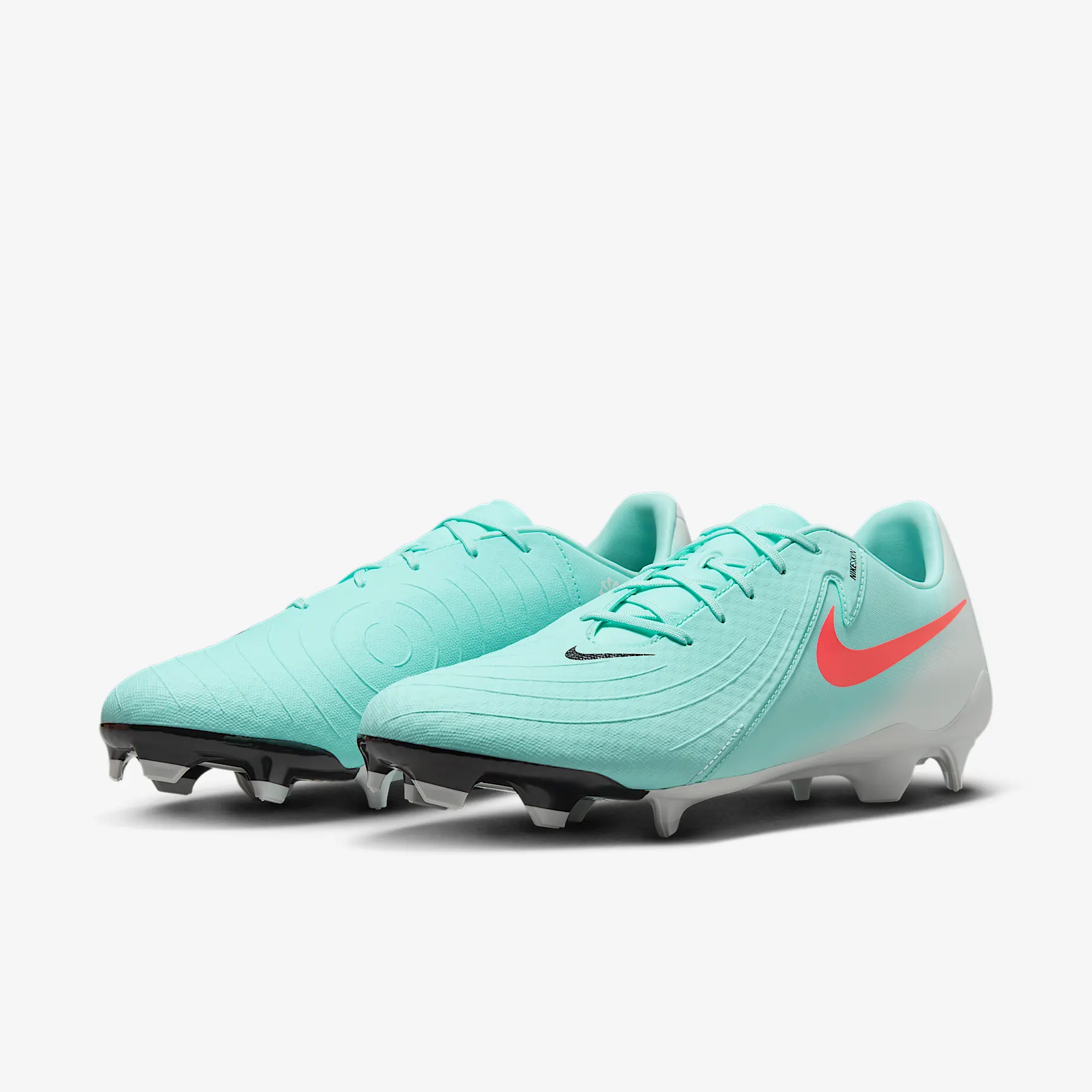 Nike Phantom GX 2 Academy MG Low-Top Soccer Cleats
