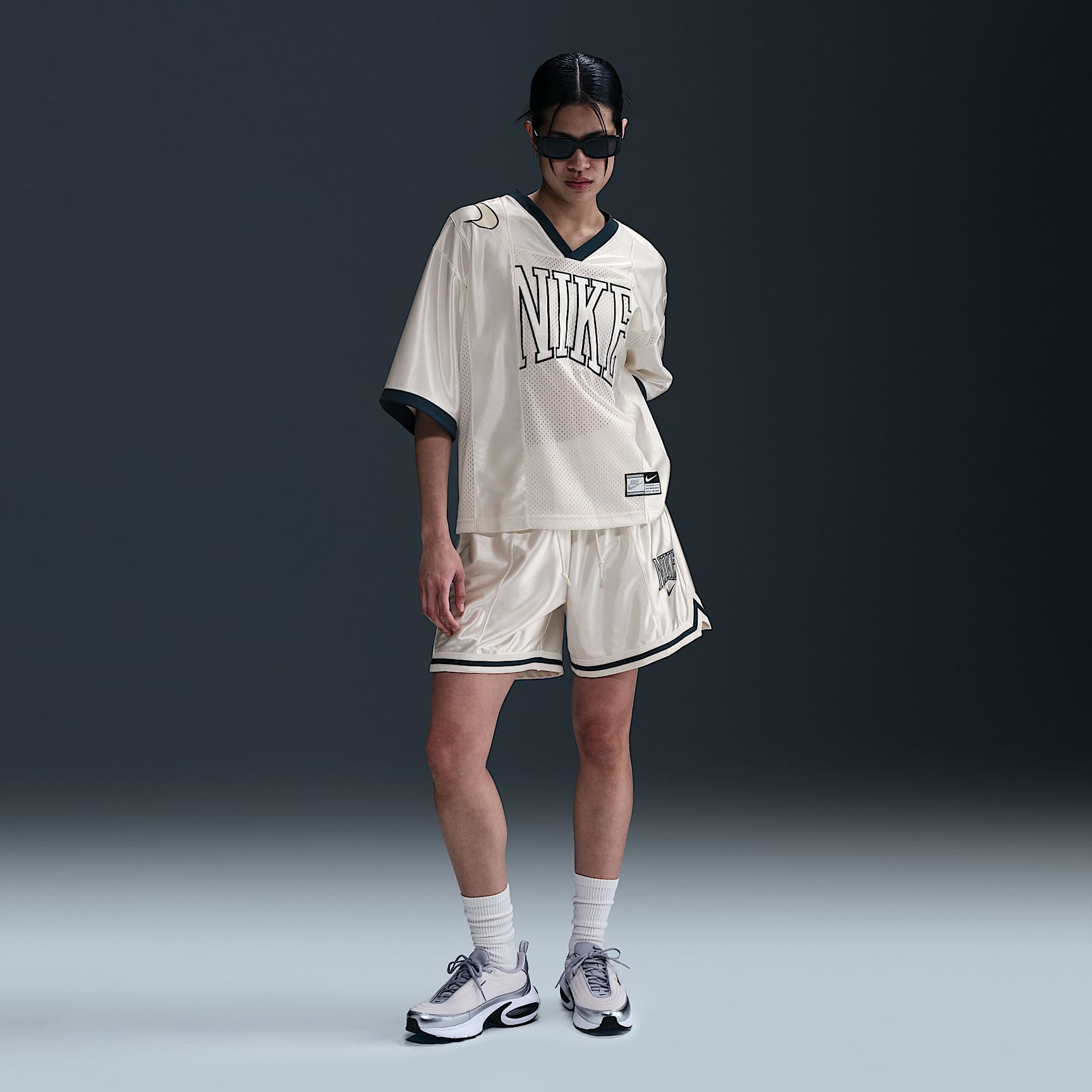 Nike Sportswear Street Women's Oversized Short-Sleeve Graphic Jersey