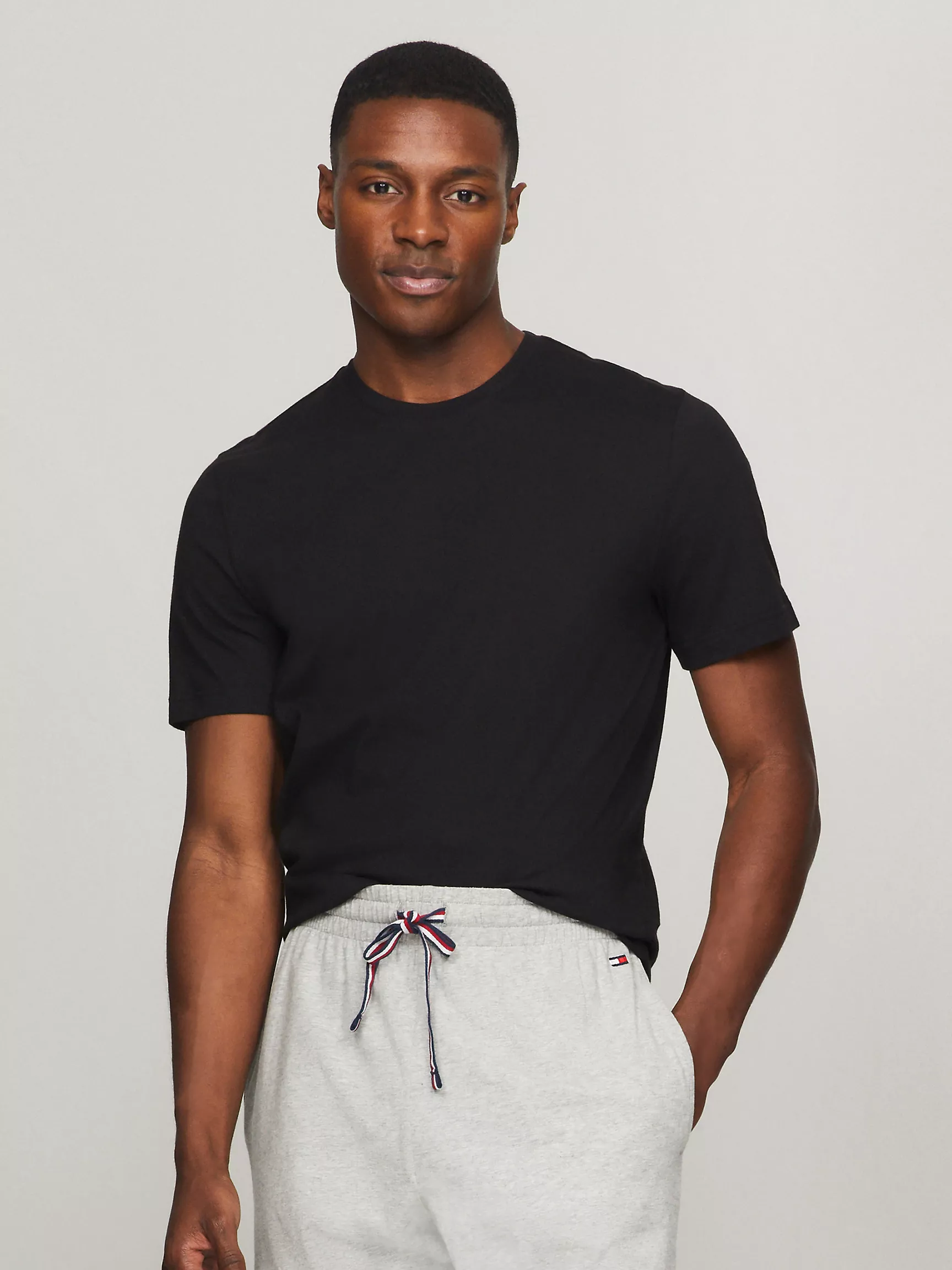 Мужское нижнее белье Tommy Hilfiger, Классические хлопковые футболки с круглым вырезом (набор 3 шт.)